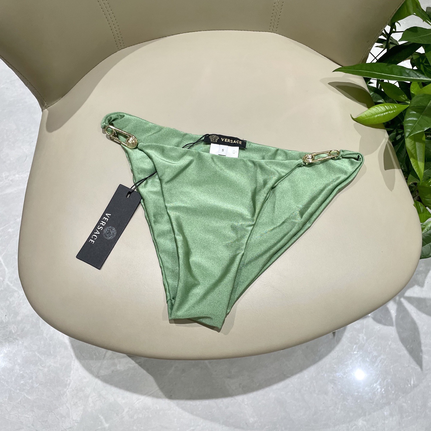 范思哲比基尼泳衣👙❤️😍🥰适合多种场景的游泳衣🏊‍♀️海边 游泳池 温泉 水上乐园 漂流都可以😌内搭外穿