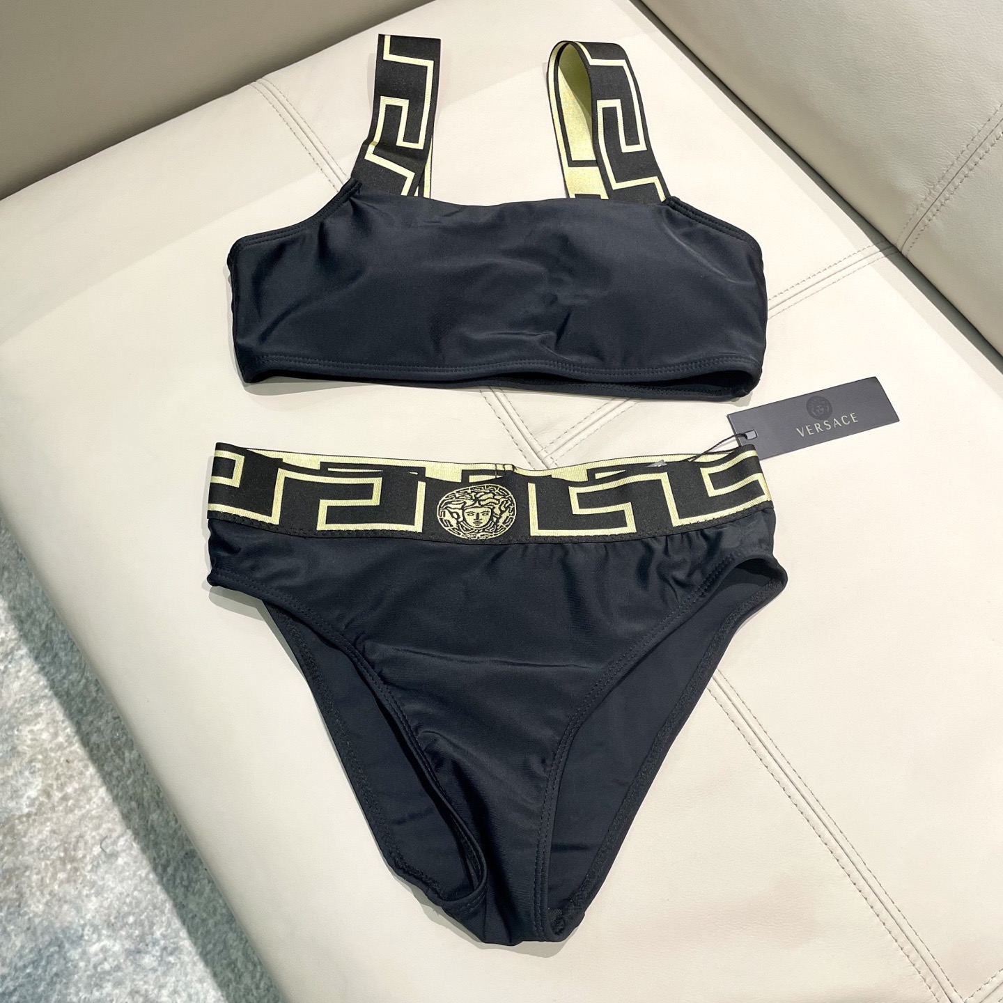 范思哲比基尼👙❤️😍🥰适合多种场景的游泳衣🏊‍♀️海边 游泳池 温泉 水上乐园 漂流都可以😌内搭外穿也完
