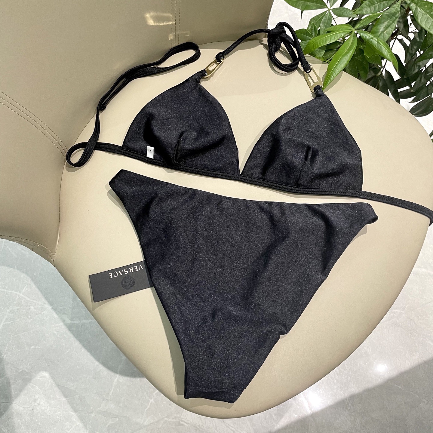范思哲比基尼👙❤️😍🥰适合多种场景的游泳衣🏊‍♀️海边 游泳池 温泉 水上乐园 漂流都可以😌内搭外穿也完