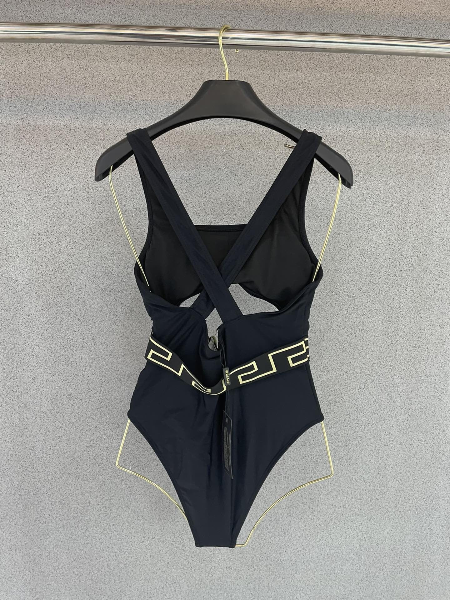 范思哲连体👙❤️😍🥰适合多种场景的游泳衣🏊‍♀️海边 游泳池 温泉 水上乐园 漂流都可以😌内搭外穿也完全