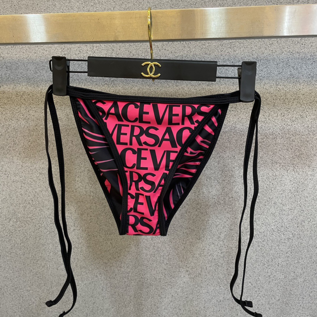 范思哲比基尼👙❤️😍🥰适合多种场景的游泳衣🏊‍♀️海边 游泳池 温泉 水上乐园 漂流都可以😌内搭外穿也完