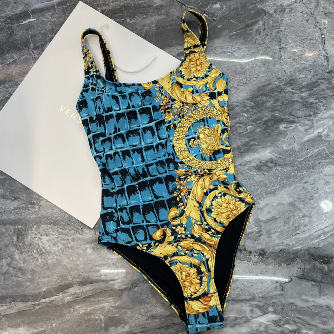 范思哲连体👙❤️😍🥰适合多种场景的游泳衣🏊‍♀️海边 游泳池 温泉 水上乐园 漂流都可以😌内搭外穿也完全