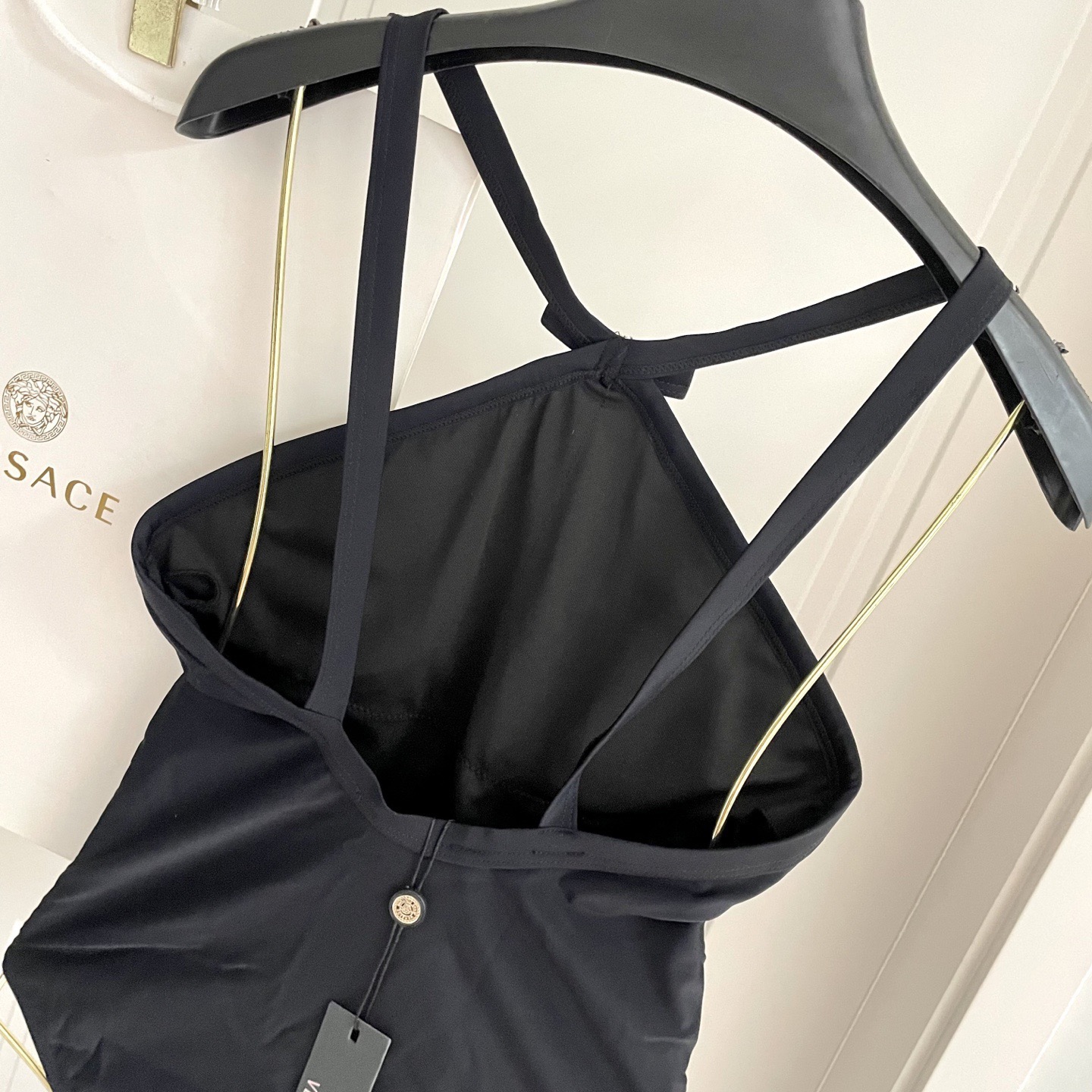 范思哲连体👙❤️😍🥰适合多种场景的游泳衣🏊‍♀️海边 游泳池 温泉 水上乐园 漂流都可以😌内搭外穿也完全