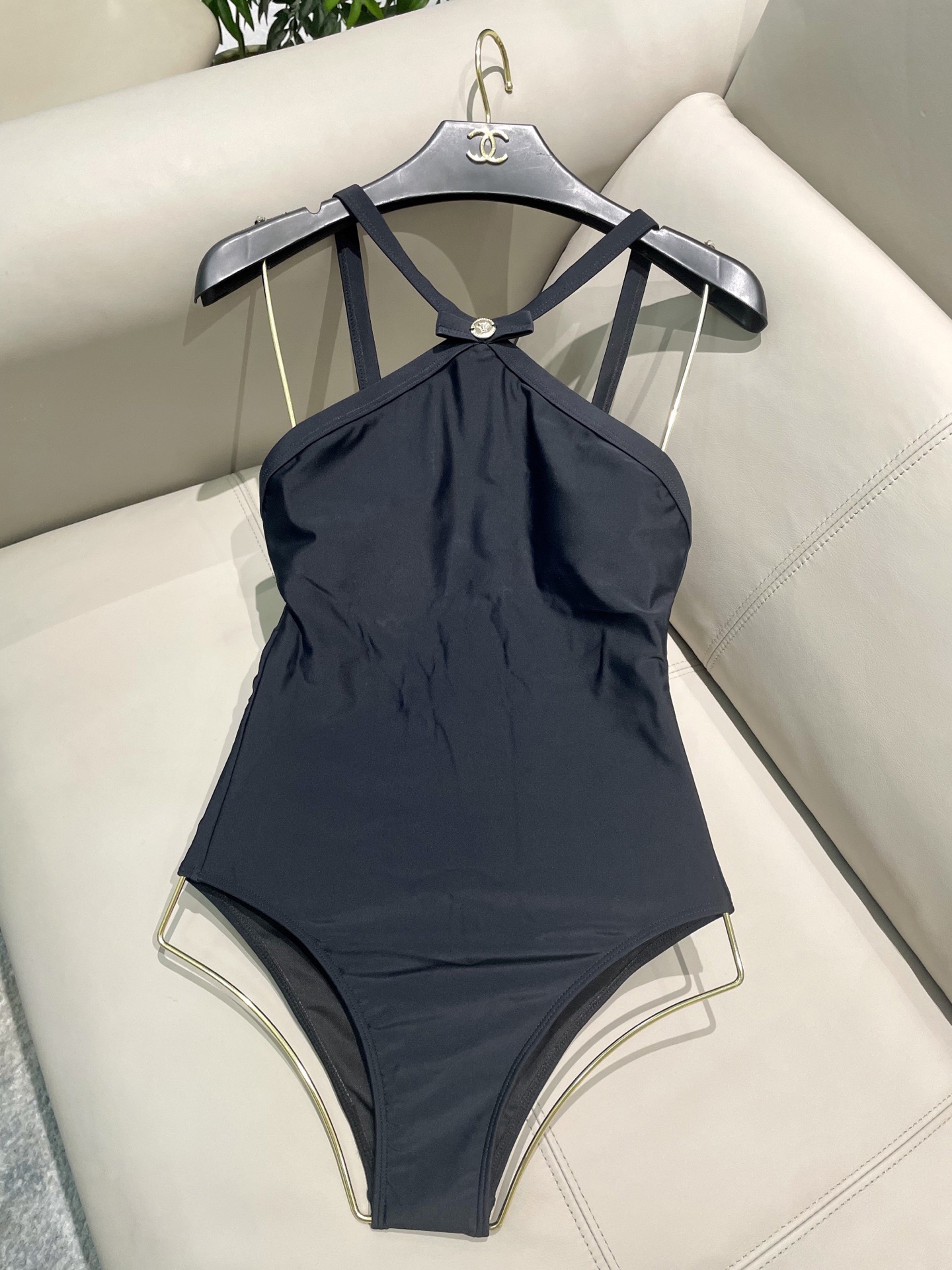 范思哲连体👙❤️😍🥰适合多种场景的游泳衣🏊‍♀️海边 游泳池 温泉 水上乐园 漂流都可以😌内搭外穿也完全