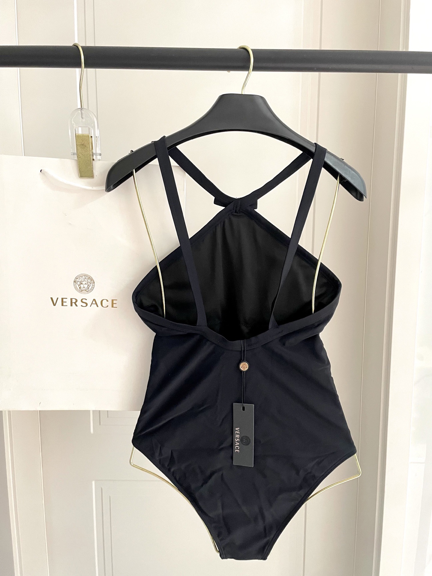 范思哲连体👙❤️😍🥰适合多种场景的游泳衣🏊‍♀️海边 游泳池 温泉 水上乐园 漂流都可以😌内搭外穿也完全