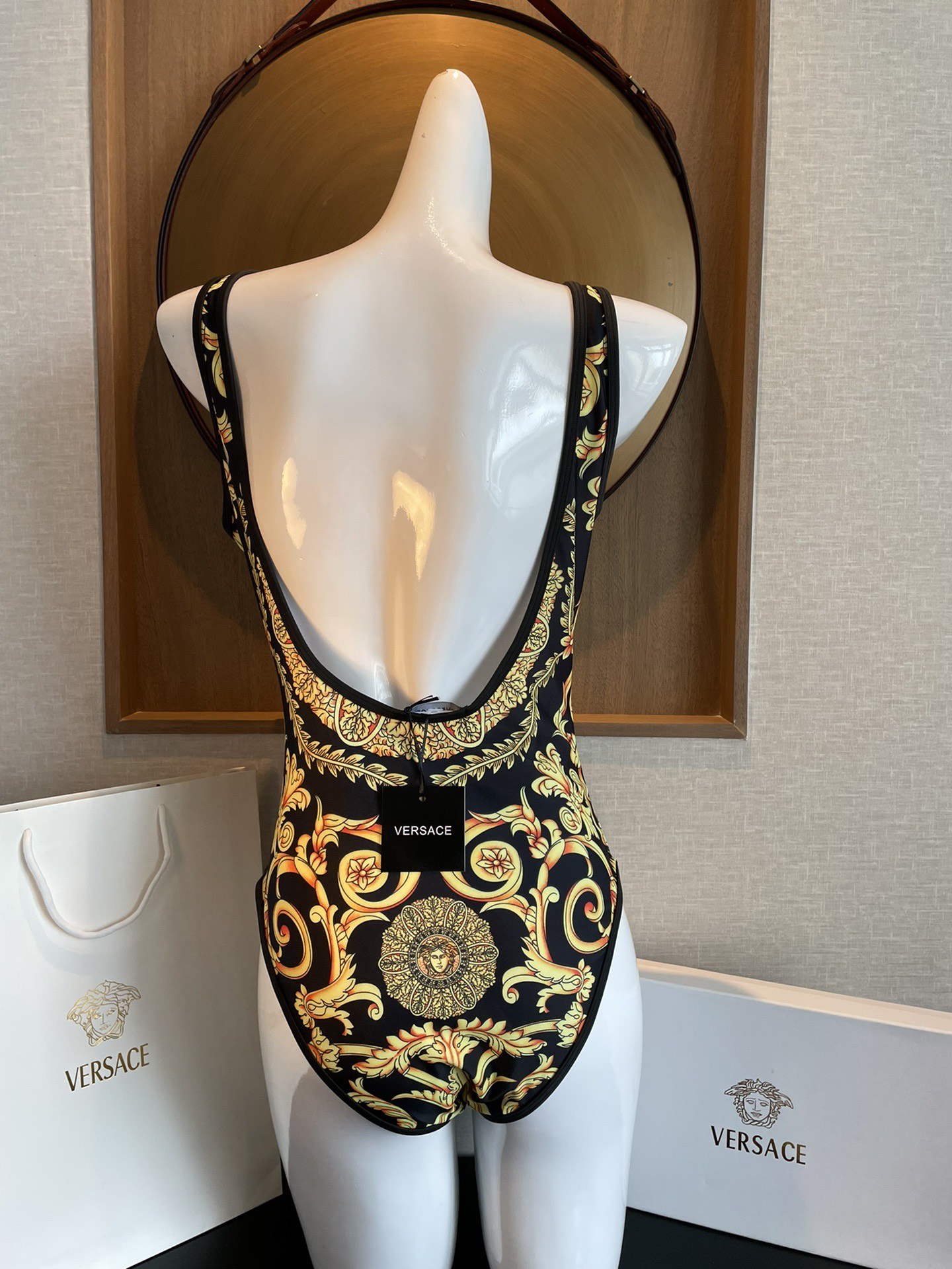 范思哲 印花专柜新款（带胸垫）😍🥰适合多种场景的游泳衣🏊‍♀️海边 游泳池 温泉 水上乐园 漂流都可以😌