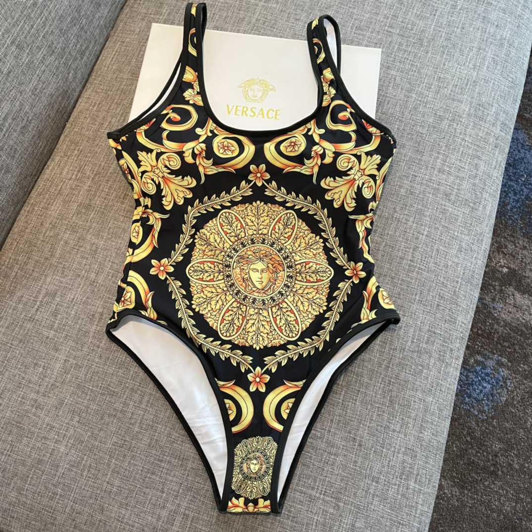 范思哲 印花专柜新款（带胸垫）😍🥰适合多种场景的游泳衣🏊‍♀️海边 游泳池 温泉 水上乐园 漂流都可以😌