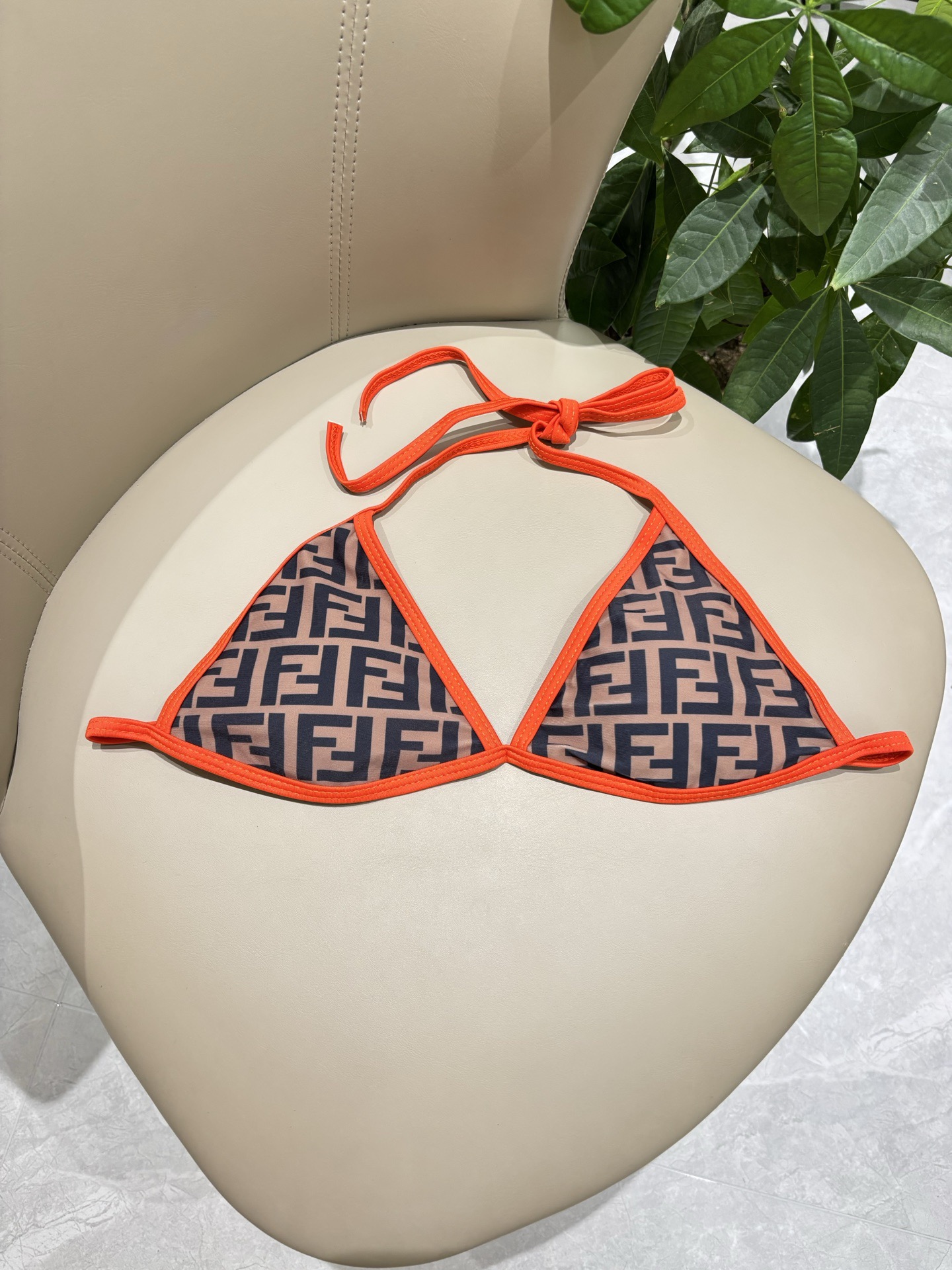 芬迪新款分体泳衣 适合多种场景的游泳衣🏊‍♀️海边 游泳池 温泉 水上乐园 漂流都可以😌内搭也完全可以 