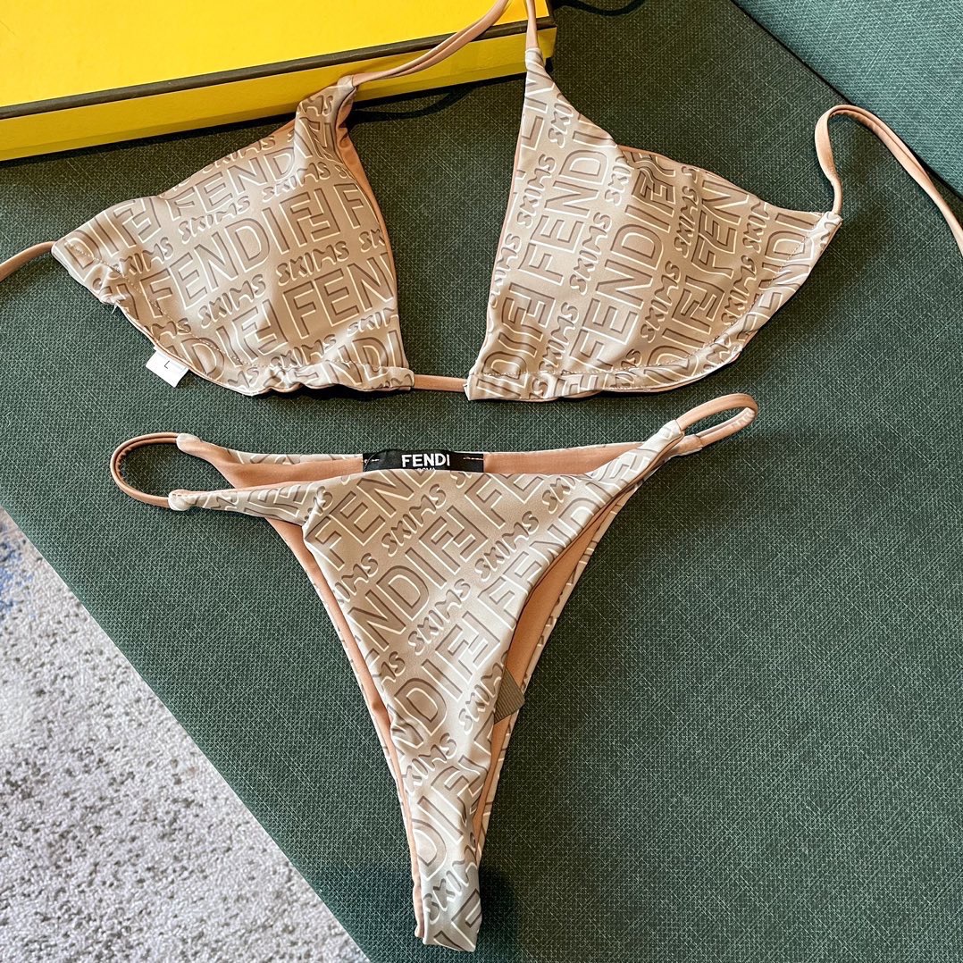 芬迪新款分体泳衣 适合多种场景的游泳衣🏊‍♀️海边 游泳池 温泉 水上乐园 漂流都可以😌内搭也完全可以 