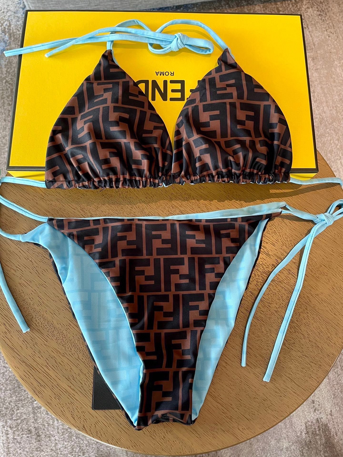 芬迪新款分体泳衣 适合多种场景的游泳衣🏊‍♀️海边 游泳池 温泉 水上乐园 漂流都可以😌内搭也完全可以 