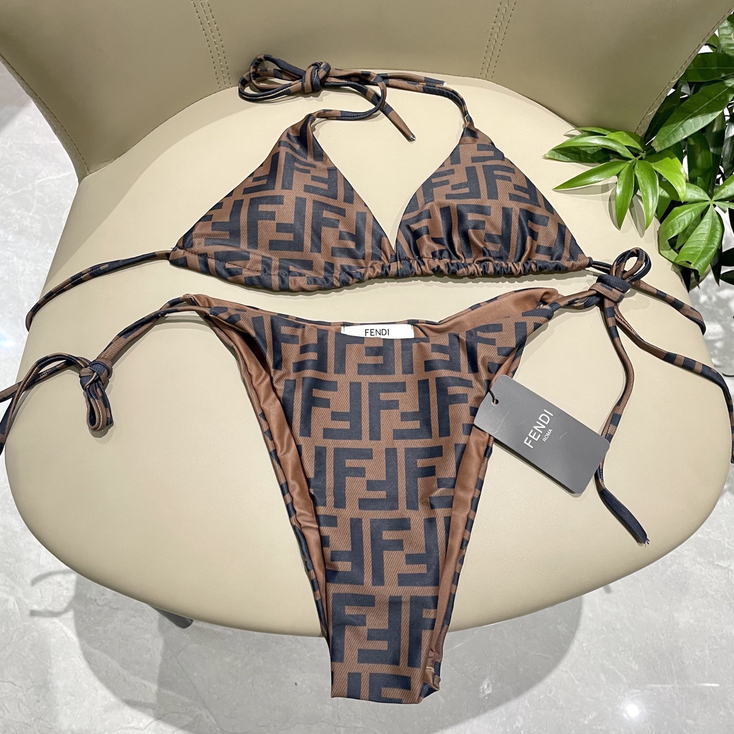 芬迪新款分体泳衣 适合多种场景的游泳衣🏊‍♀️海边 游泳池 温泉 水上乐园 漂流都可以😌内搭也完全可以 