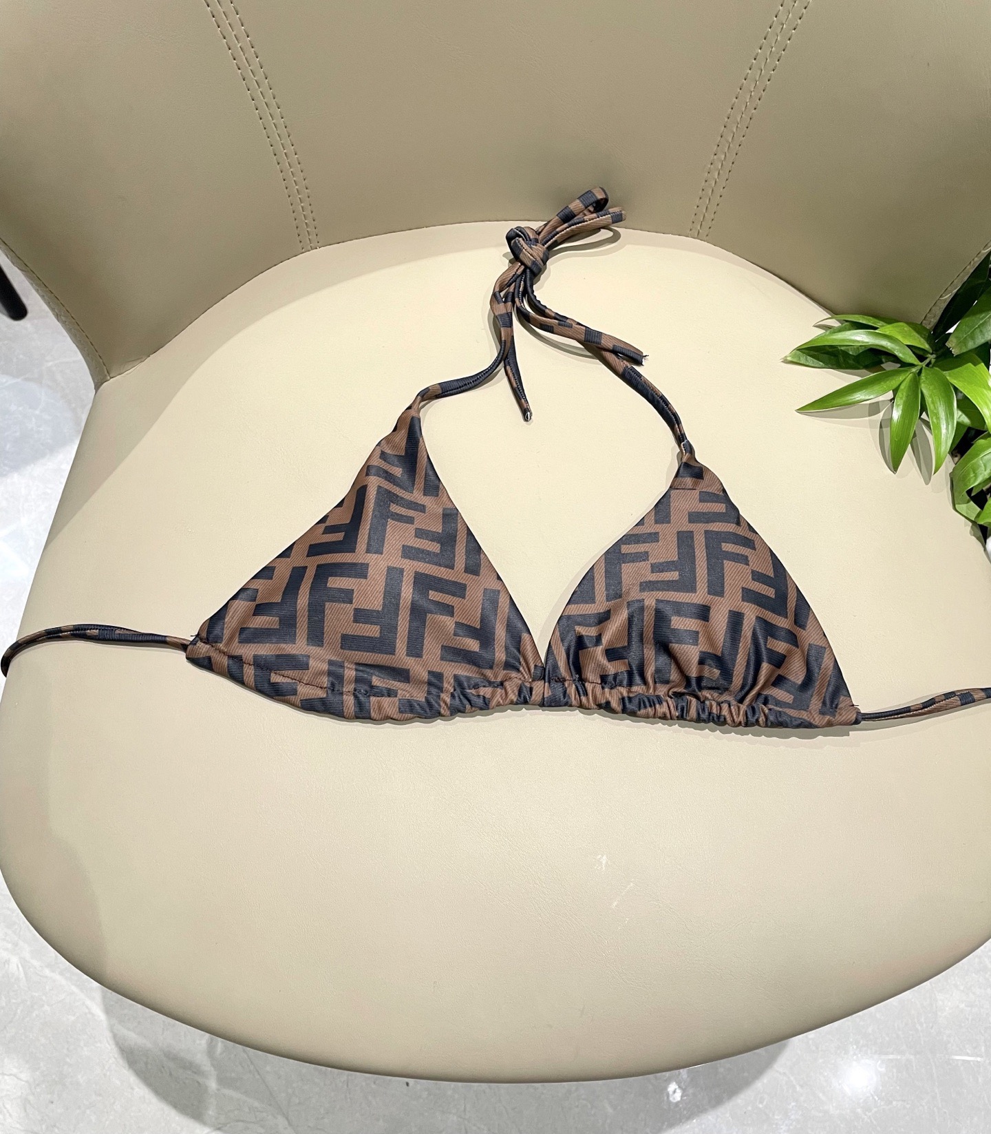 芬迪新款分体泳衣 适合多种场景的游泳衣🏊‍♀️海边 游泳池 温泉 水上乐园 漂流都可以😌内搭也完全可以 
