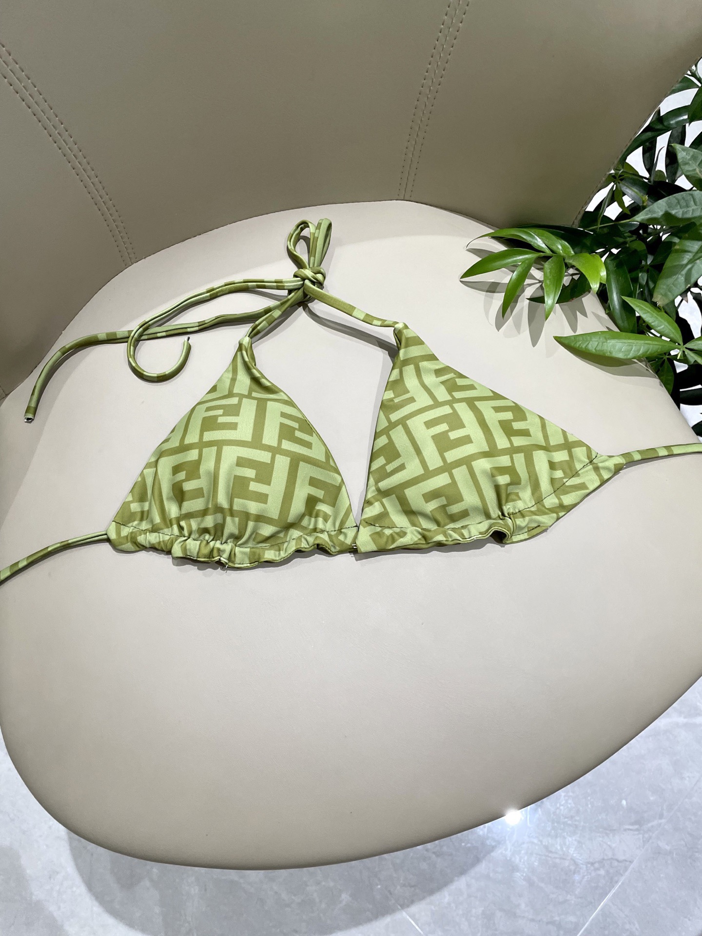 芬迪新款分体泳衣 适合多种场景的游泳衣🏊‍♀️海边 游泳池 温泉 水上乐园 漂流都可以😌内搭也完全可以 