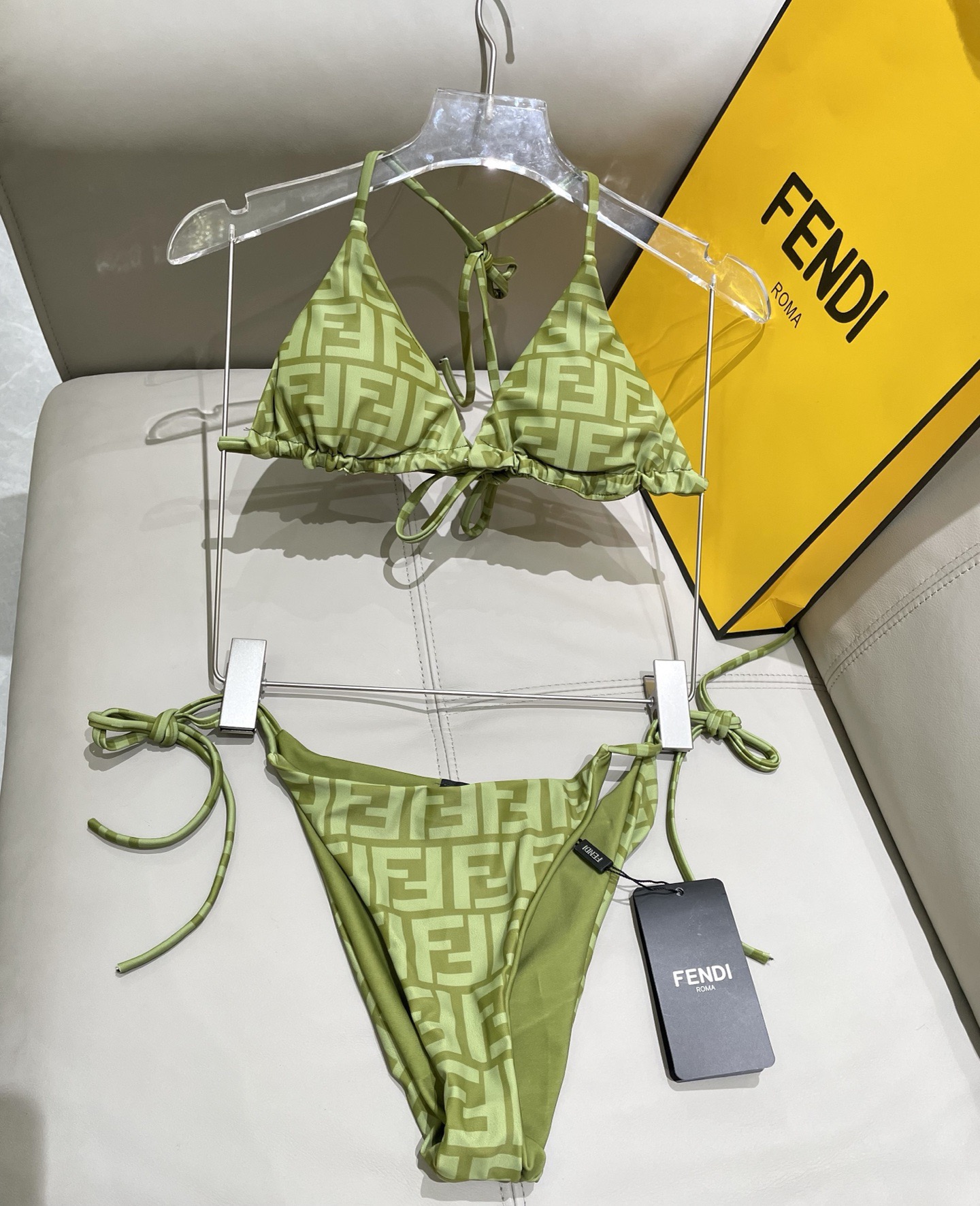 芬迪新款分体泳衣 适合多种场景的游泳衣🏊‍♀️海边 游泳池 温泉 水上乐园 漂流都可以😌内搭也完全可以 