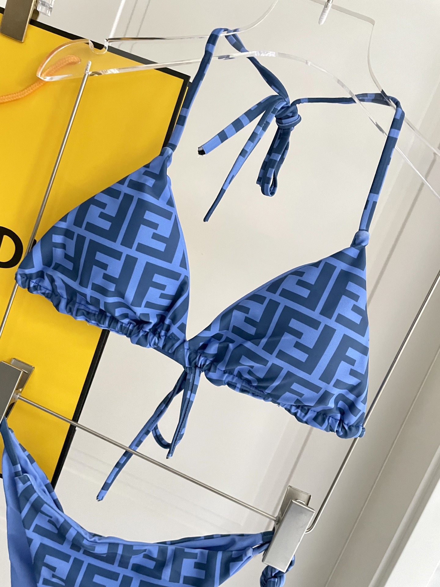 芬迪新款分体泳衣 适合多种场景的游泳衣🏊‍♀️海边 游泳池 温泉 水上乐园 漂流都可以😌内搭也完全可以 