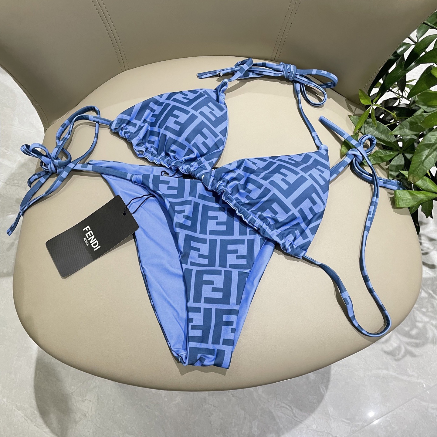 芬迪新款分体泳衣 适合多种场景的游泳衣🏊‍♀️海边 游泳池 温泉 水上乐园 漂流都可以😌内搭也完全可以 