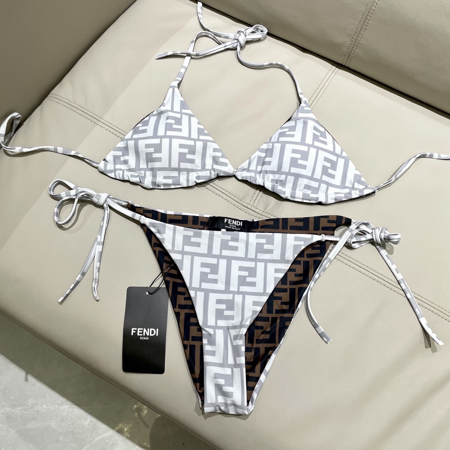 芬迪新款分体泳衣 适合多种场景的游泳衣🏊‍♀️海边 游泳池 温泉 水上乐园 漂流都可以😌内搭也完全可以 