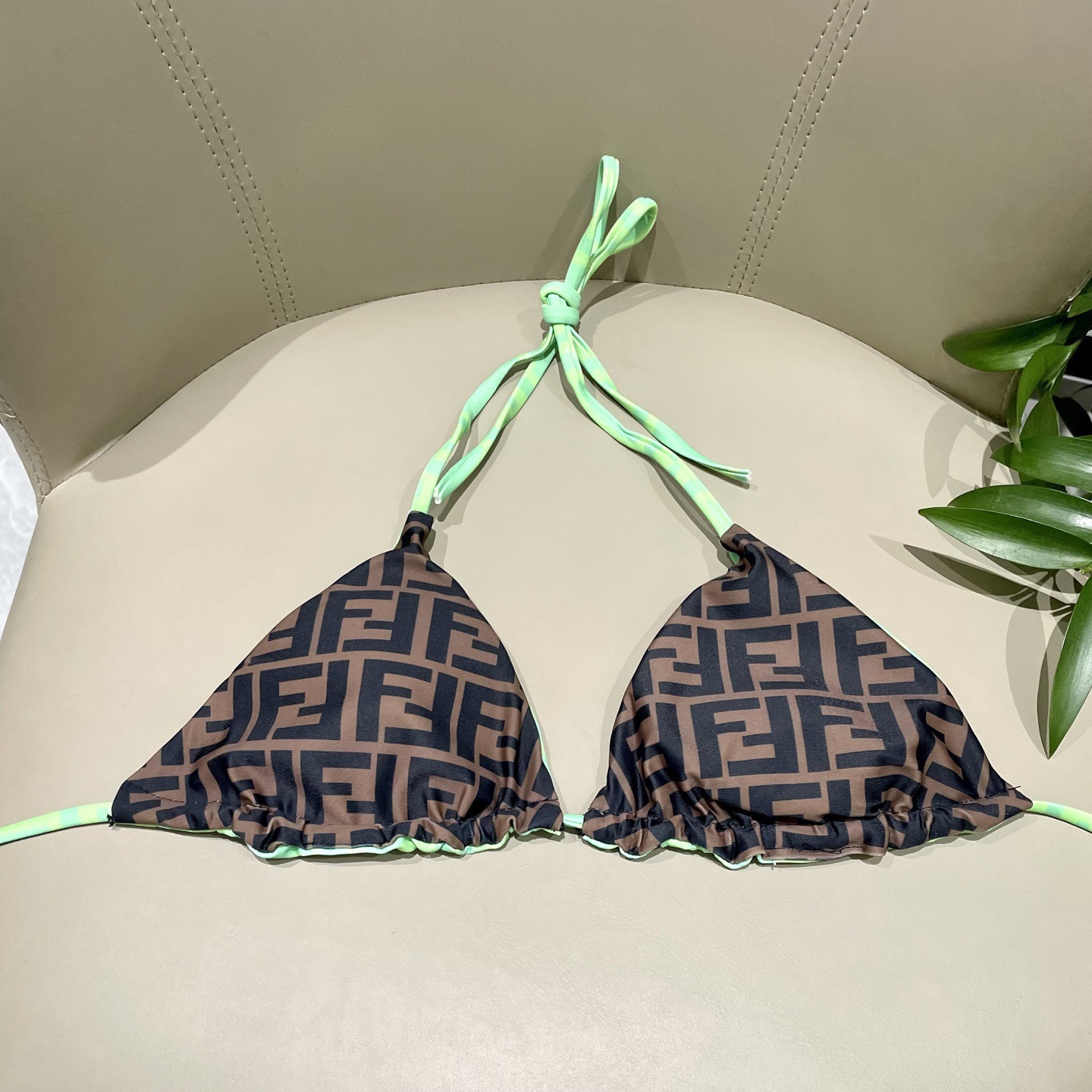 芬迪新款分体泳衣 适合多种场景的游泳衣🏊‍♀️海边 游泳池 温泉 水上乐园 漂流都可以😌内搭也完全可以 