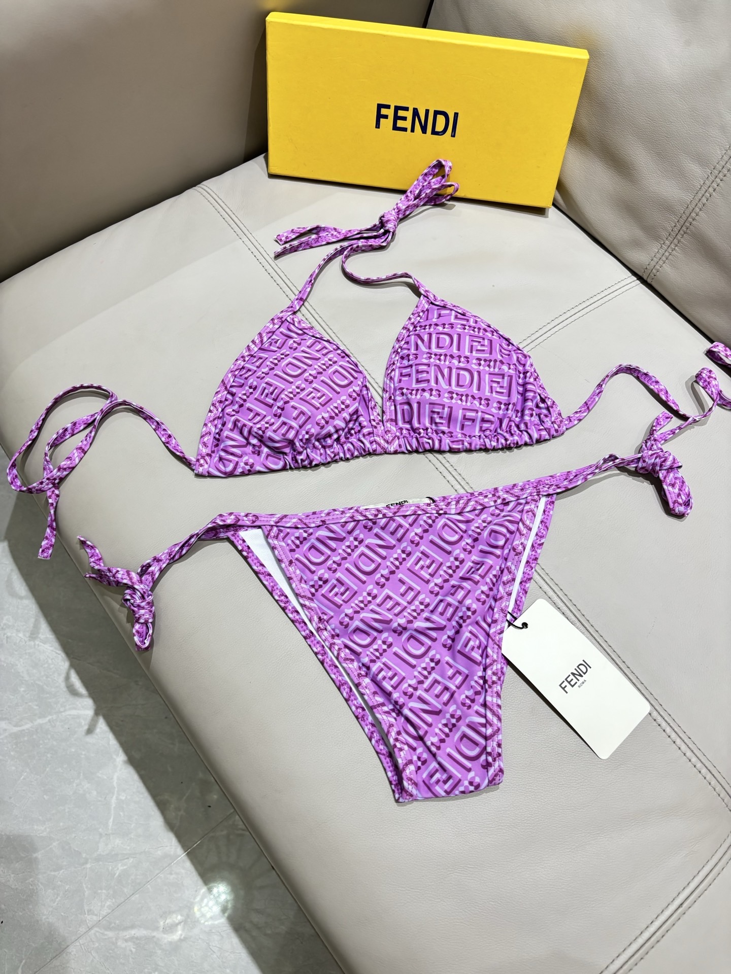 芬迪新款分体泳衣 适合多种场景的游泳衣🏊‍♀️海边 游泳池 温泉 水上乐园 漂流都可以😌内搭也完全可以 