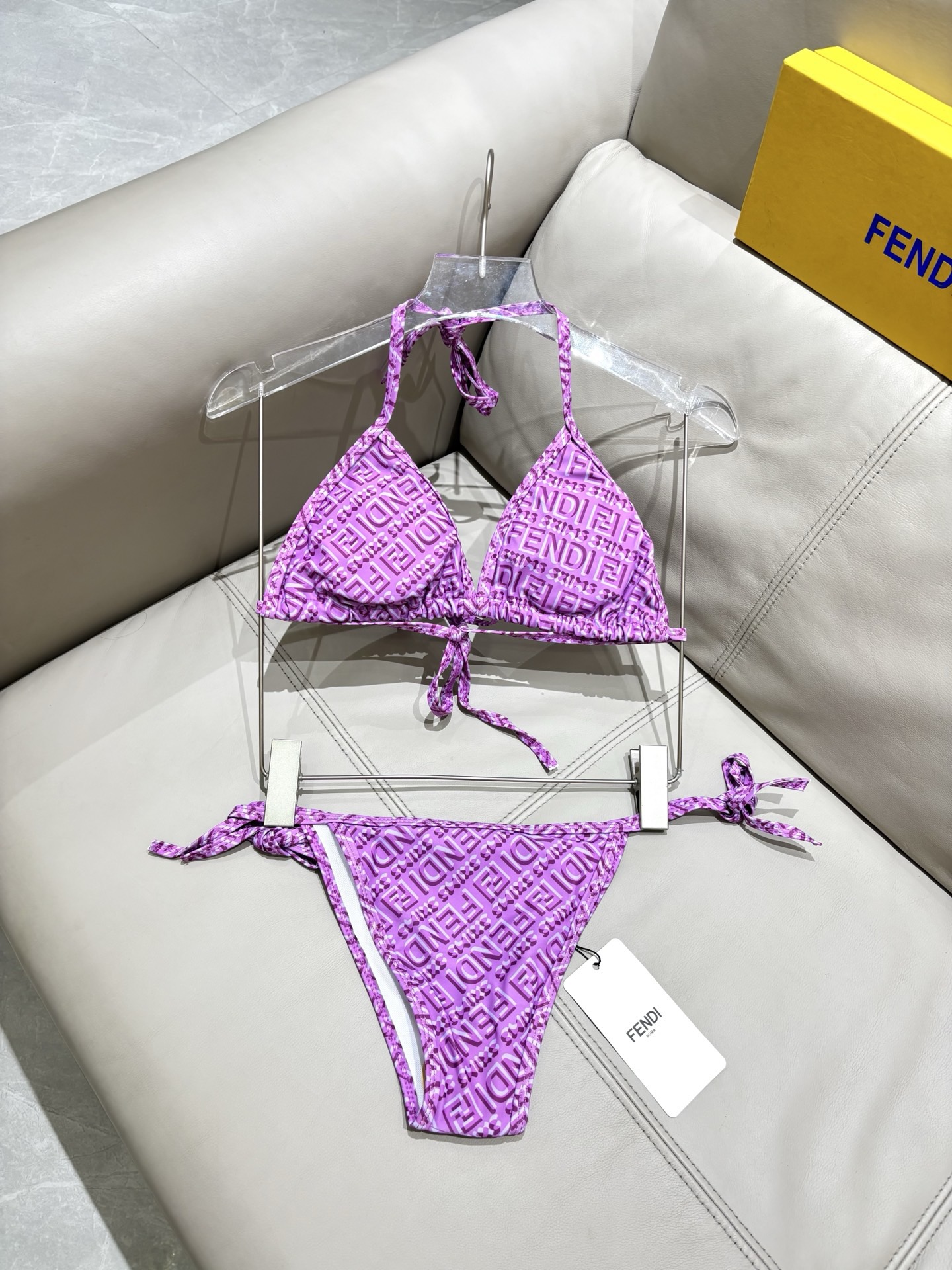 芬迪新款分体泳衣 适合多种场景的游泳衣🏊‍♀️海边 游泳池 温泉 水上乐园 漂流都可以😌内搭也完全可以 