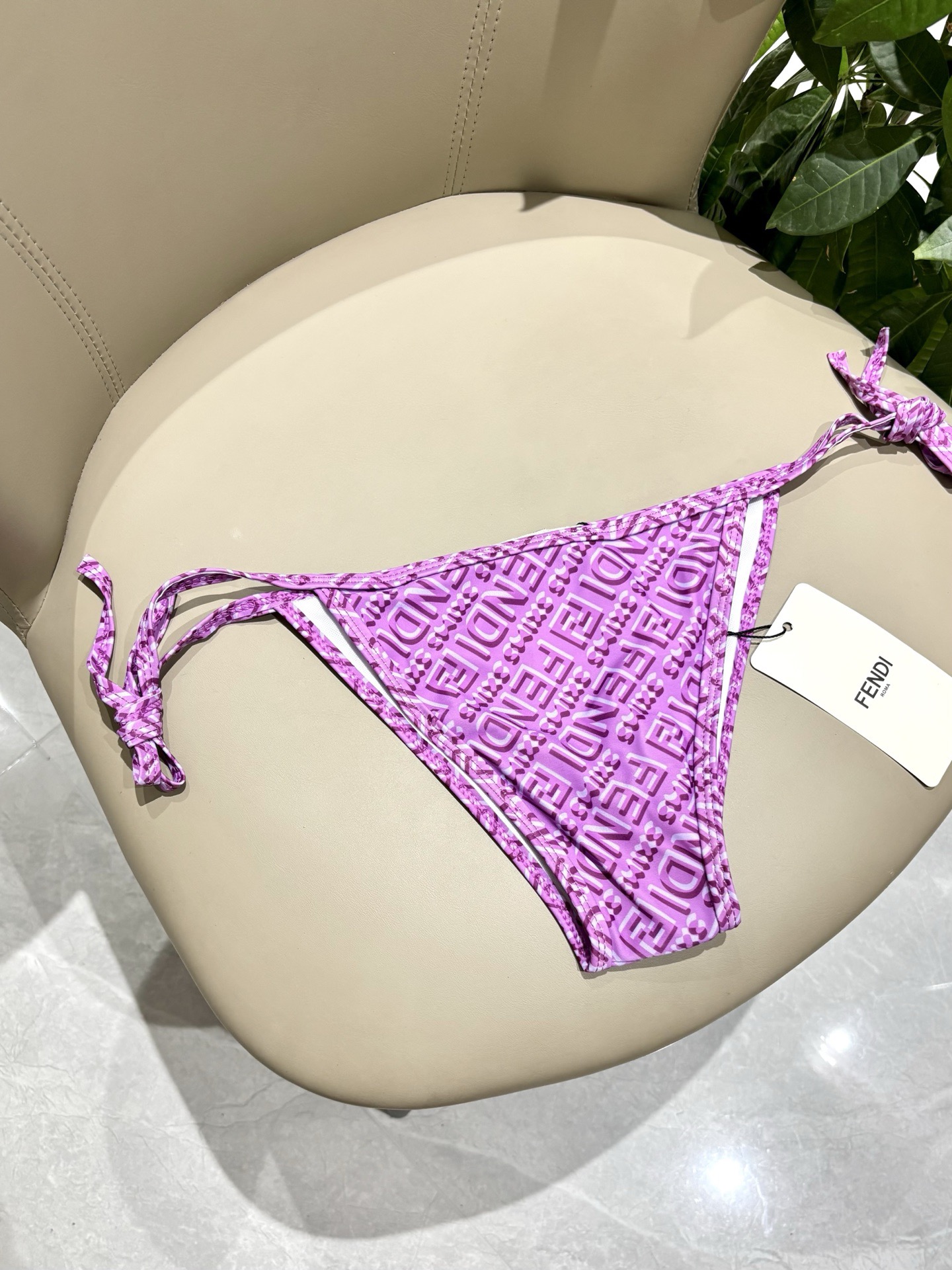 芬迪新款分体泳衣 适合多种场景的游泳衣🏊‍♀️海边 游泳池 温泉 水上乐园 漂流都可以😌内搭也完全可以 