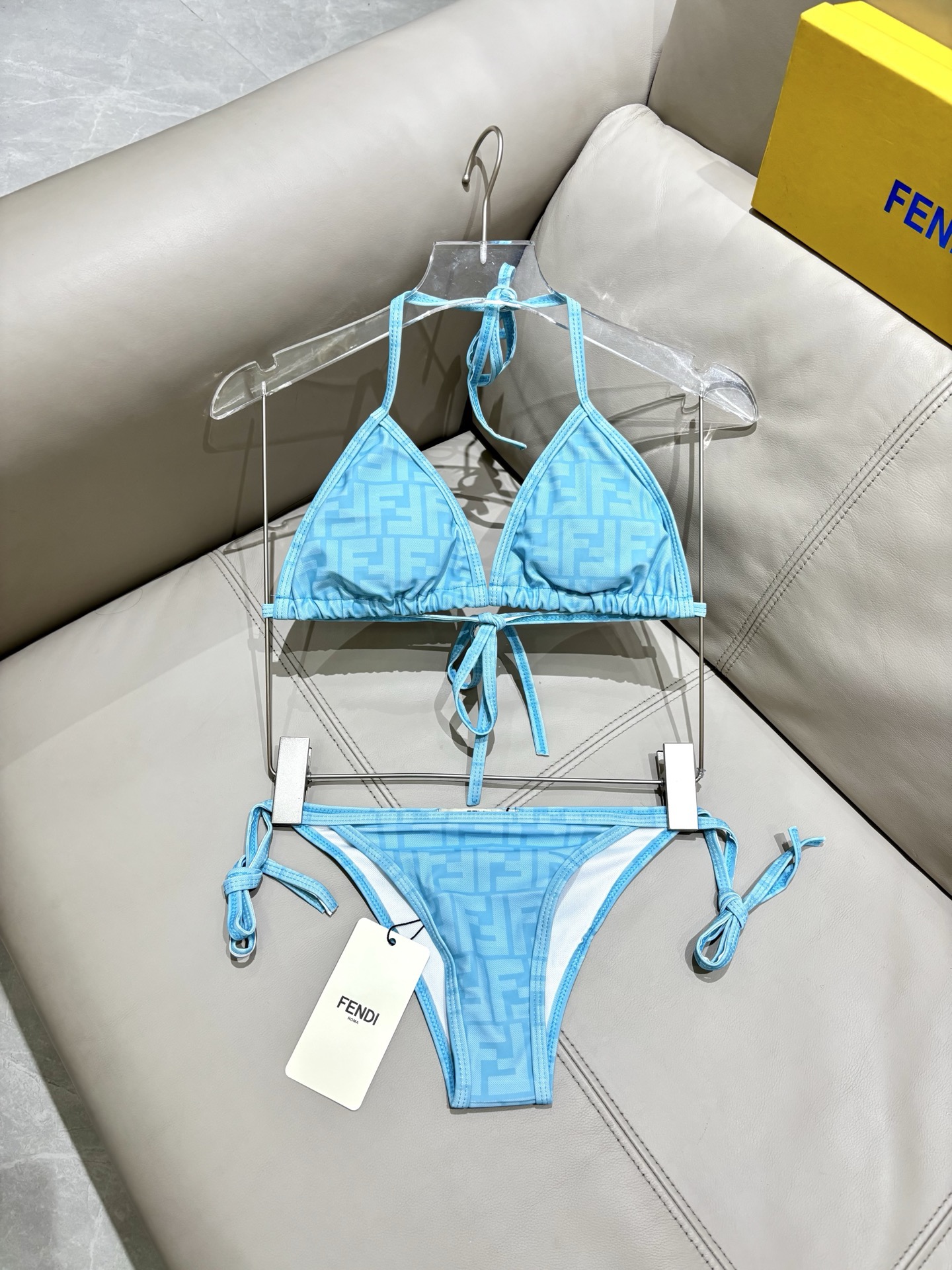 芬迪新款分体泳衣 适合多种场景的游泳衣🏊‍♀️海边 游泳池 温泉 水上乐园 漂流都可以😌内搭也完全可以 