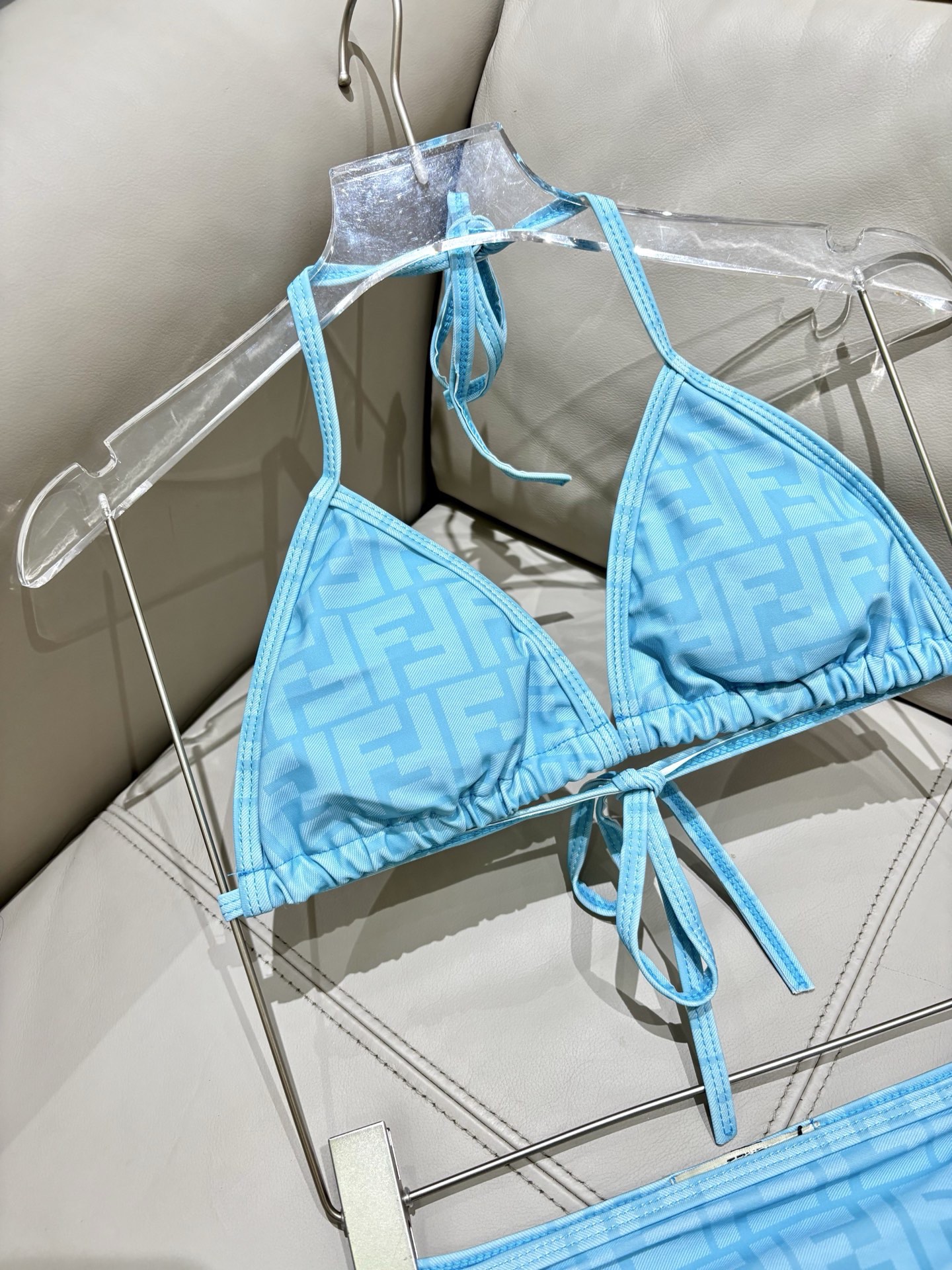 芬迪新款分体泳衣 适合多种场景的游泳衣🏊‍♀️海边 游泳池 温泉 水上乐园 漂流都可以😌内搭也完全可以 
