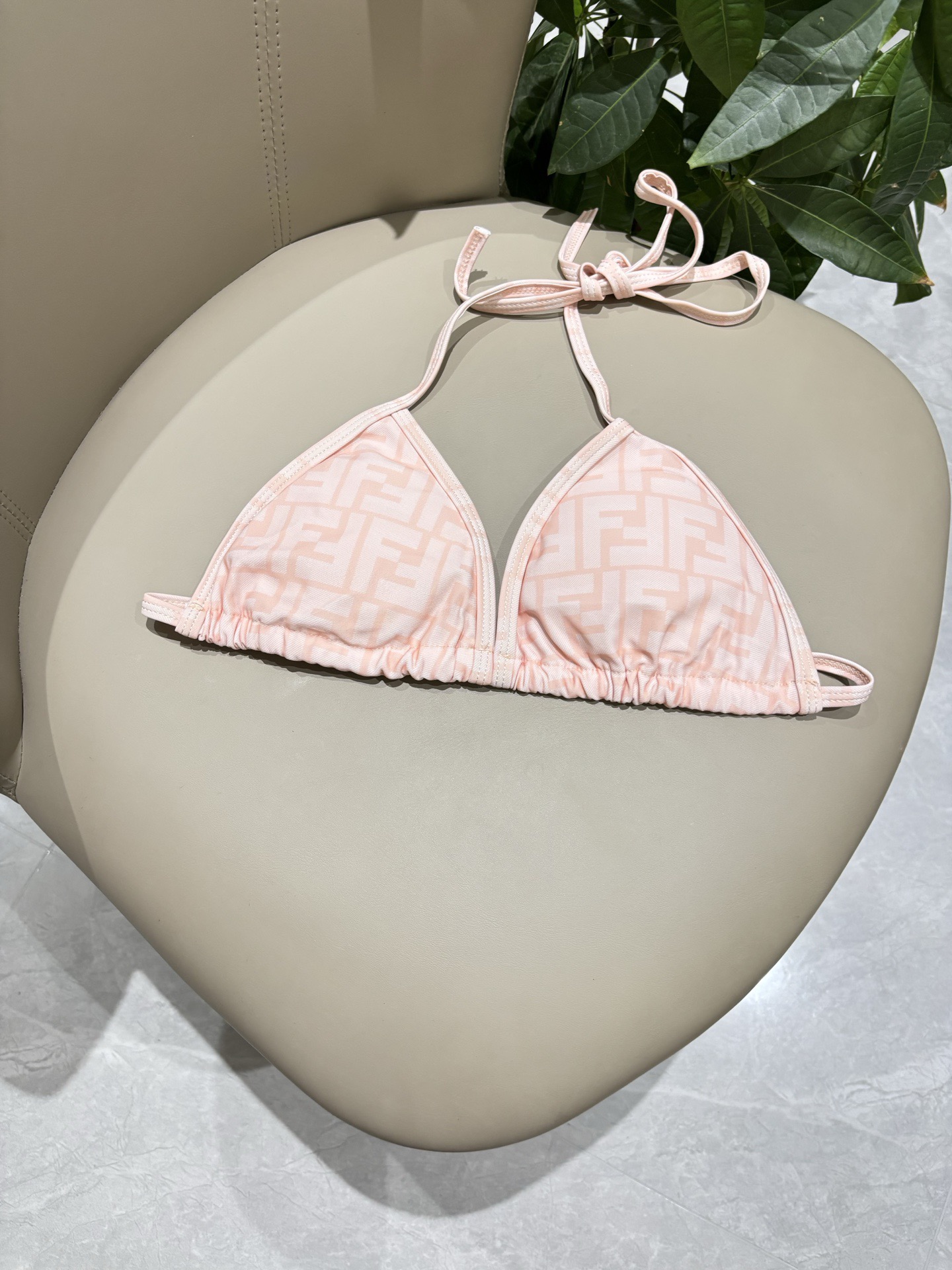 芬迪比基尼😍🥰适合多种场景的游泳衣🏊‍♀️海边 游泳池 温泉 水上乐园 漂流都可以😌内搭也完全可以 连体