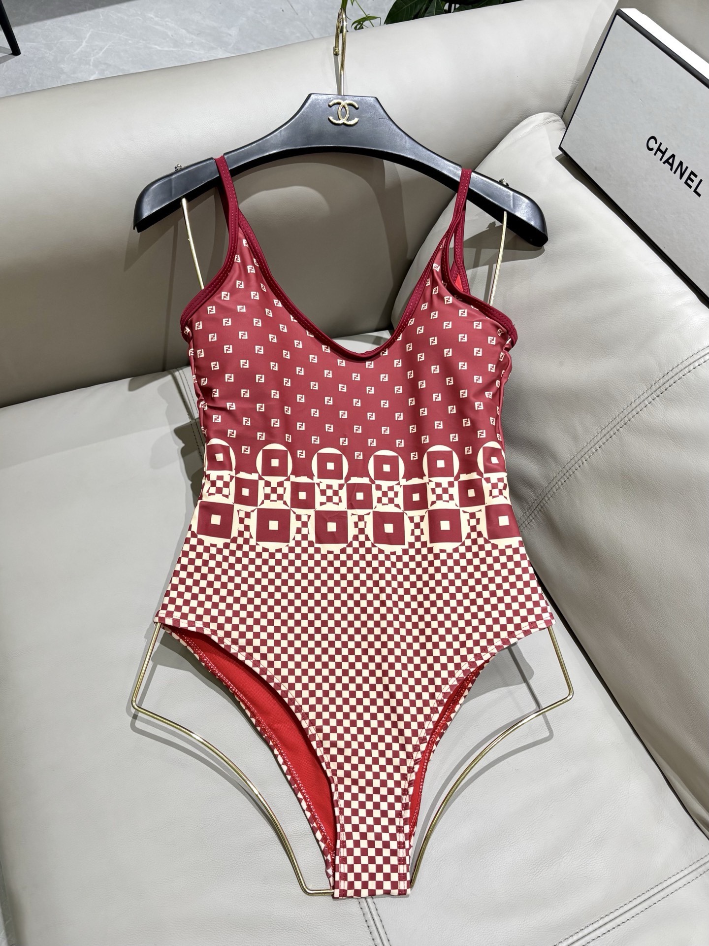 芬迪连体😍🥰适合多种场景的游泳衣🏊‍♀️海边 游泳池 温泉 水上乐园 漂流都可以😌内搭也完全可以 连体设