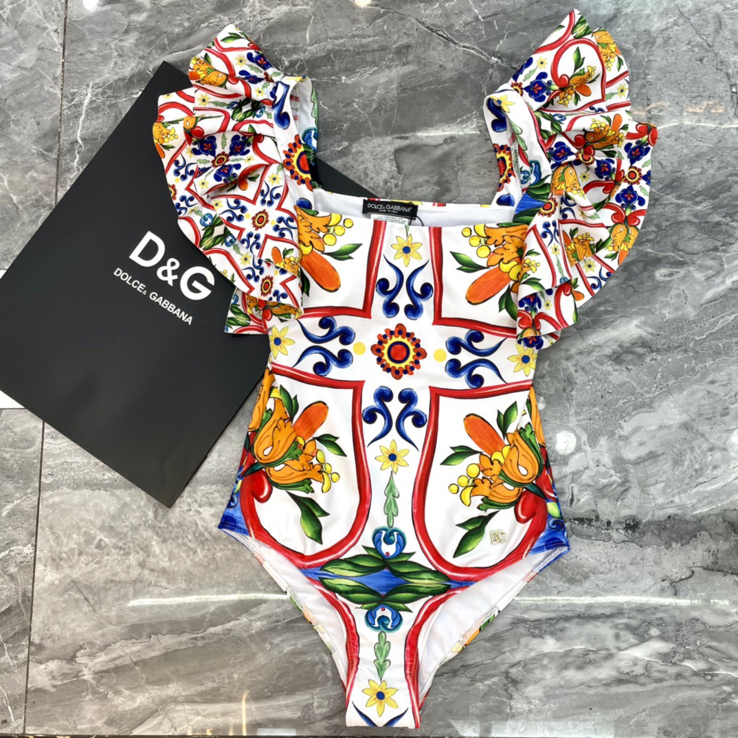 DG新款连体泳衣 时尚潮流款 😍🥰适合多种场景的游泳衣🏊‍♀️海边 游泳池 温泉 水上乐园 漂流都可以😌