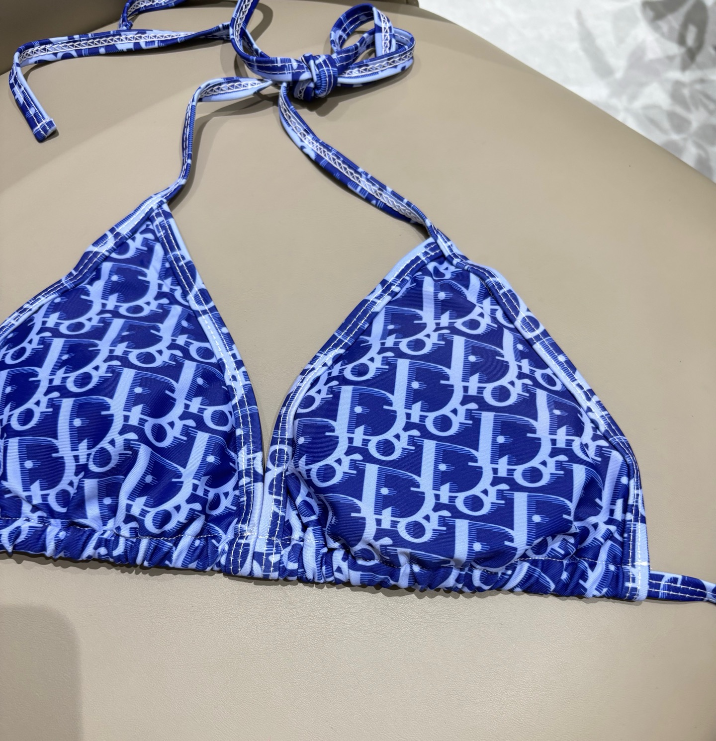 迪奥新款连体泳衣 时尚潮流款 😍🥰适合多种场景的游泳衣🏊‍♀️海边 游泳池 温泉 水上乐园 漂流都可以😌