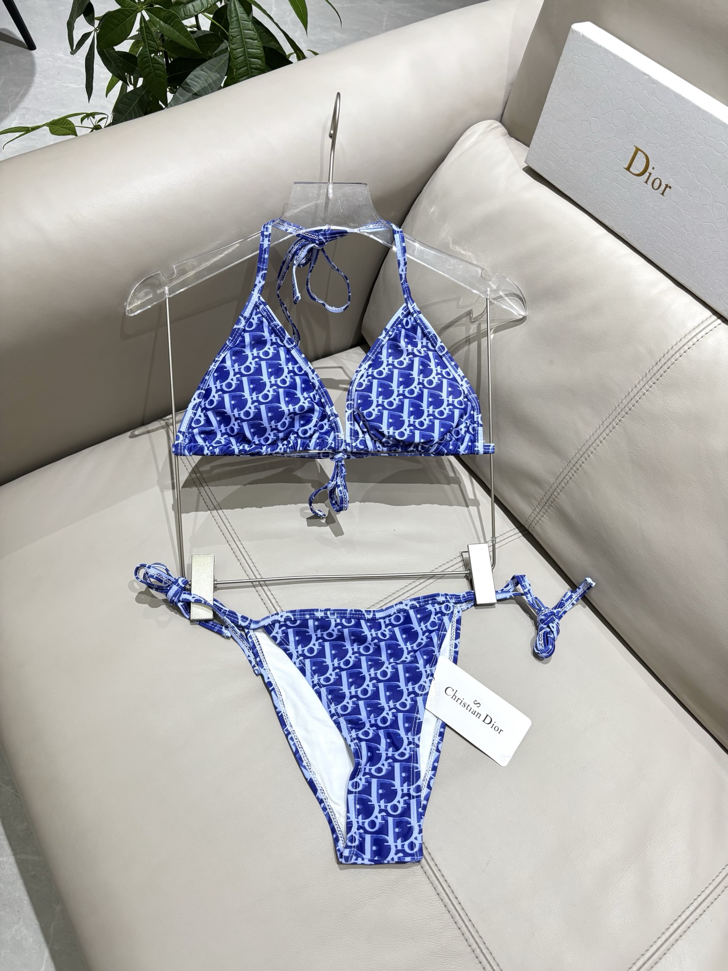 迪奥新款连体泳衣 时尚潮流款 😍🥰适合多种场景的游泳衣🏊‍♀️海边 游泳池 温泉 水上乐园 漂流都可以😌