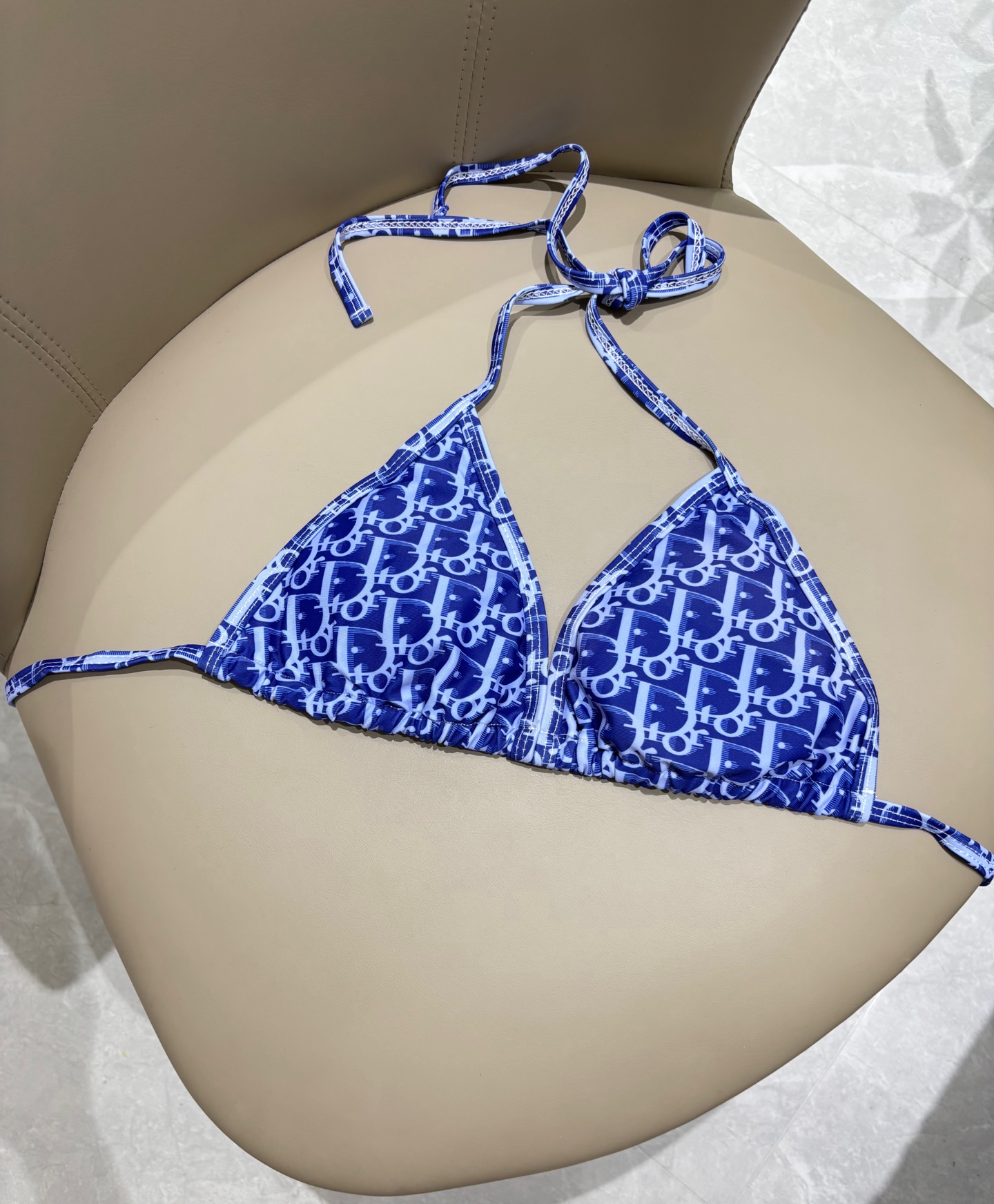 迪奥新款连体泳衣 时尚潮流款 😍🥰适合多种场景的游泳衣🏊‍♀️海边 游泳池 温泉 水上乐园 漂流都可以😌