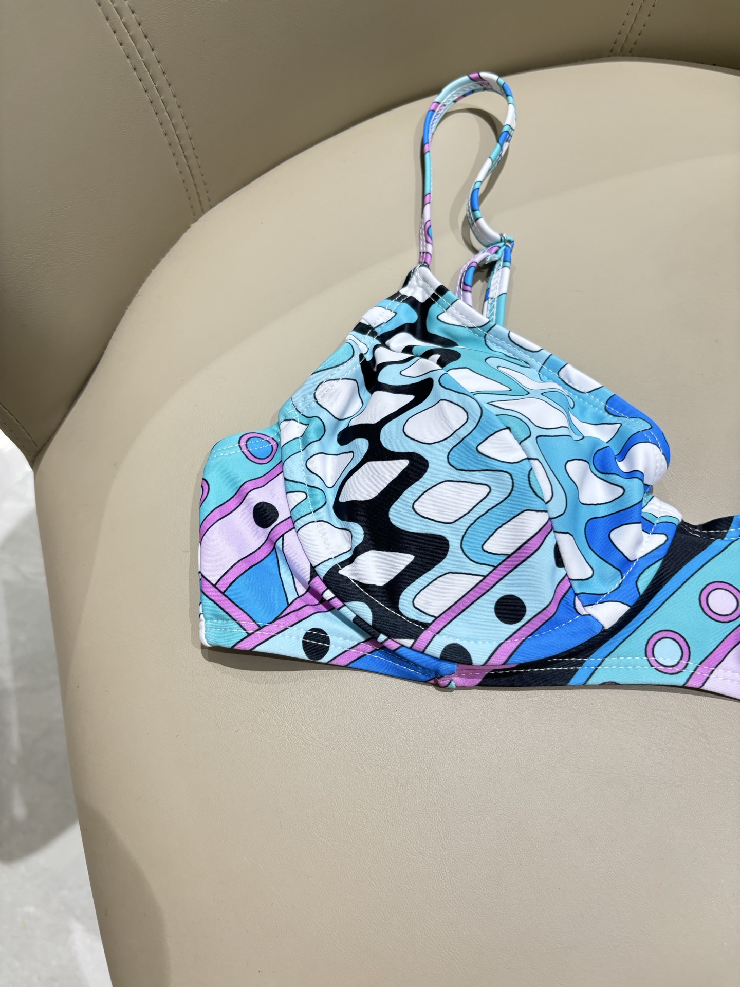 Pucci比基尼泳衣 时尚潮流款 😍🥰适合多种场景的游泳衣🏊‍♀️海边 游泳池 温泉 水上乐园 漂流都可