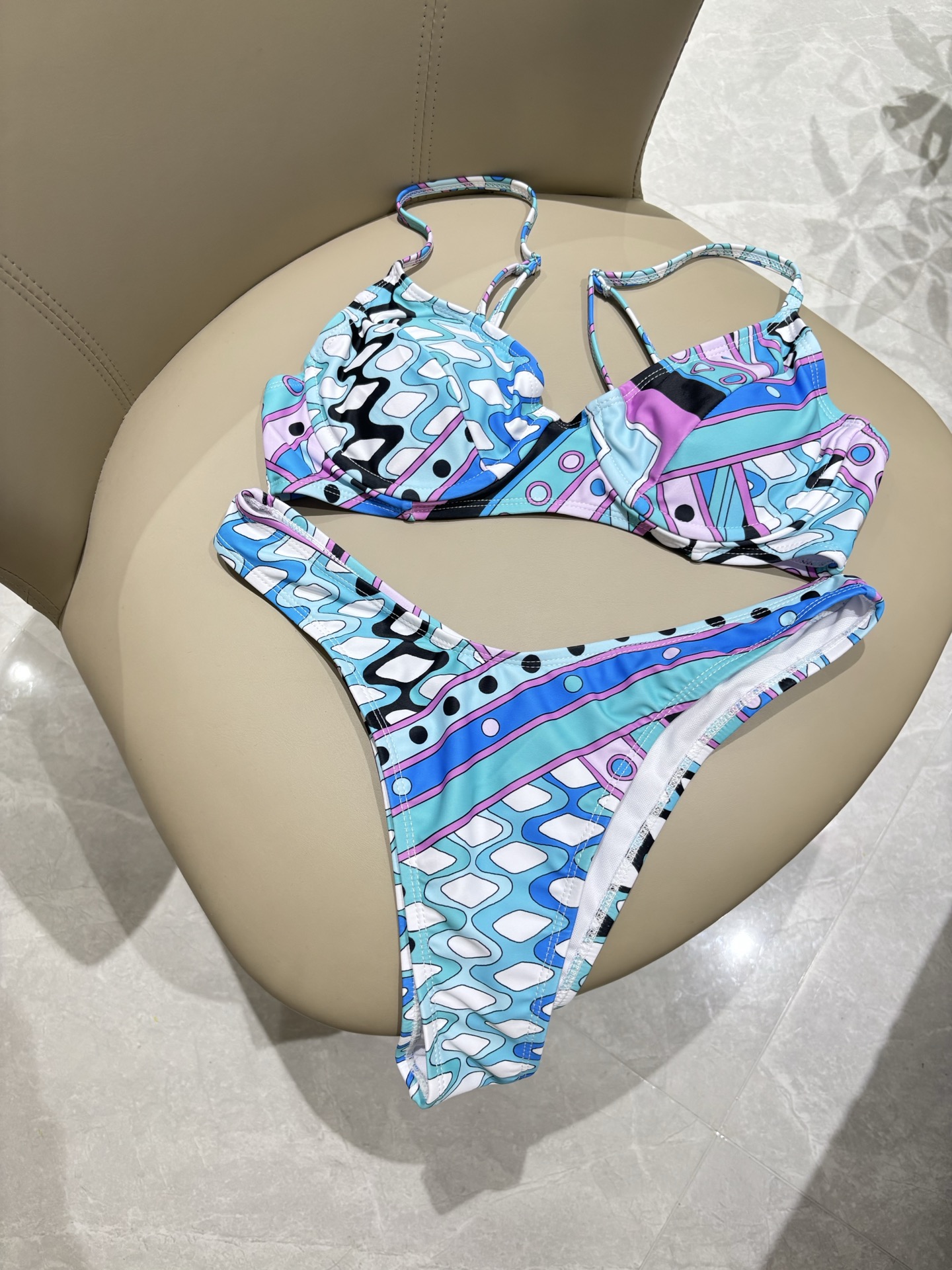 Pucci比基尼泳衣 时尚潮流款 😍🥰适合多种场景的游泳衣🏊‍♀️海边 游泳池 温泉 水上乐园 漂流都可
