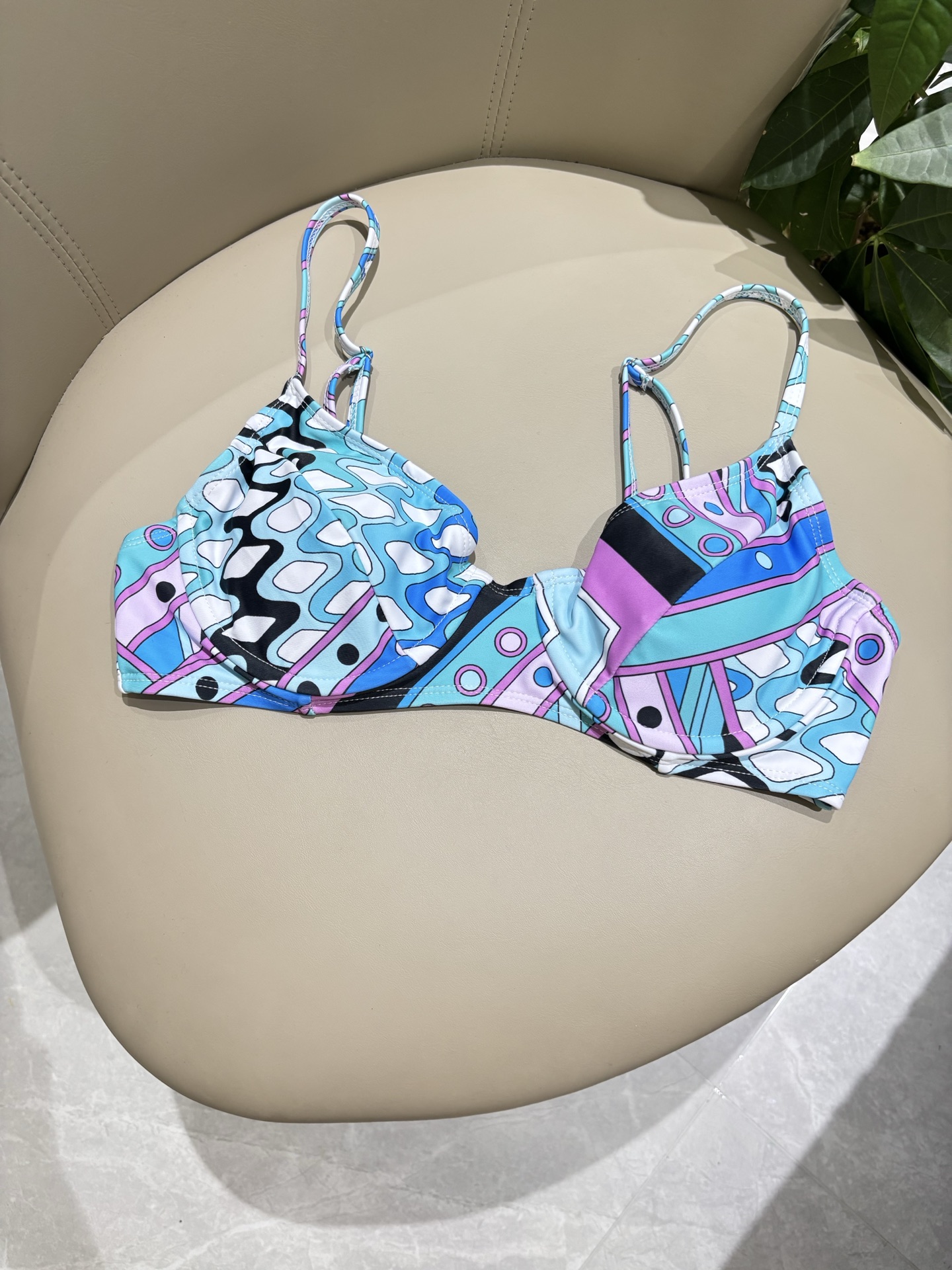 Pucci比基尼泳衣 时尚潮流款 😍🥰适合多种场景的游泳衣🏊‍♀️海边 游泳池 温泉 水上乐园 漂流都可