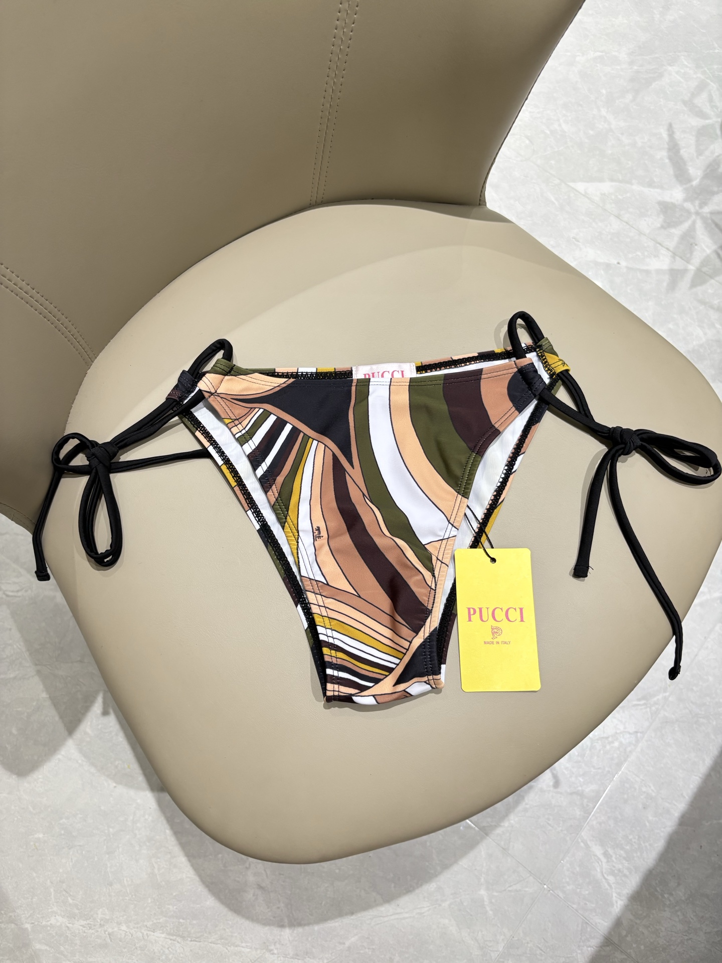 Pucci新款比基尼➕纱裙 时尚潮流款 😍🥰适合多种场景的游泳衣🏊‍♀️海边 游泳池 温泉 水上乐园 漂