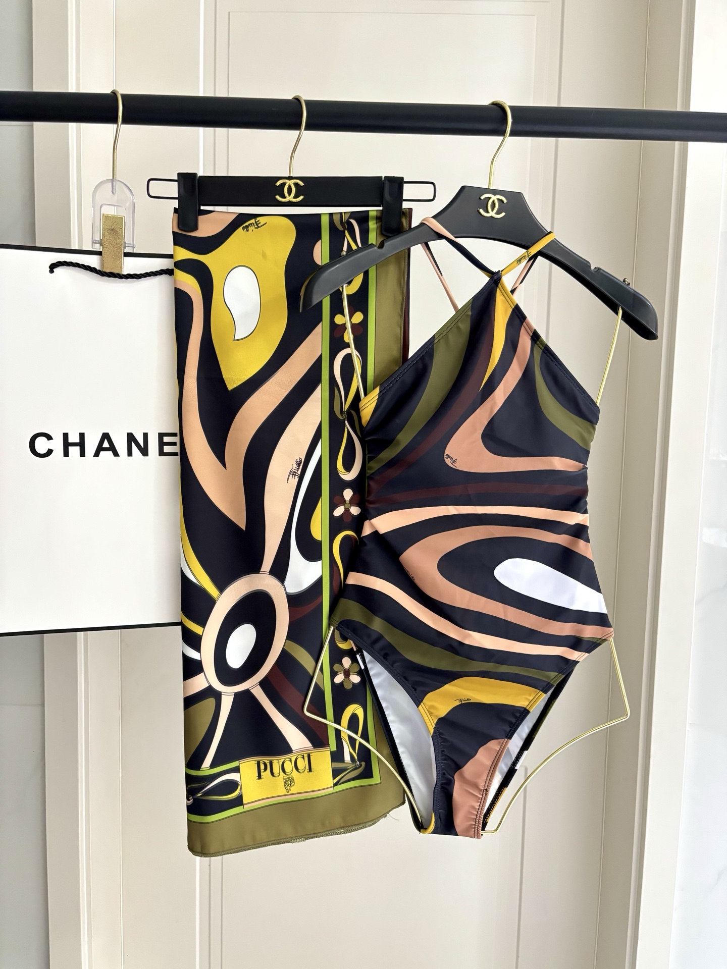 Pucci新款连体➕纱裙 时尚潮流款 😍🥰适合多种场景的游泳衣🏊‍♀️海边 游泳池 温泉 水上乐园 漂流