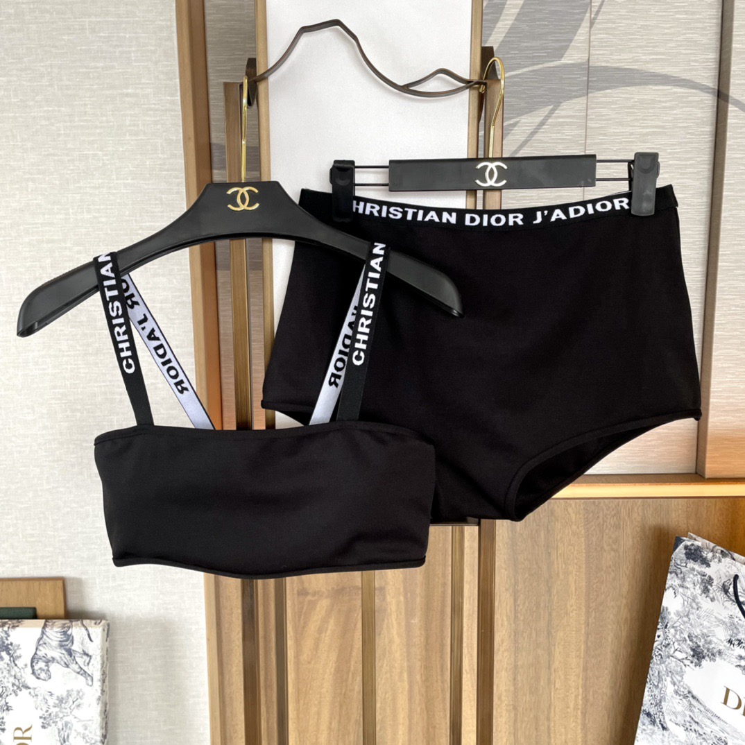 Dior迪奥新款分体式泳衣👙❤️😍🥰适合多种场景的游泳衣🏊‍♀️海边 游泳池 温泉 水上乐园 漂流都可以