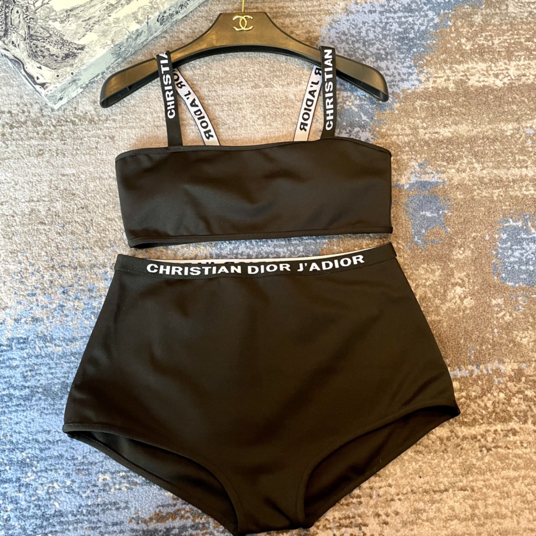Dior迪奥新款分体式泳衣👙❤️😍🥰适合多种场景的游泳衣🏊‍♀️海边 游泳池 温泉 水上乐园 漂流都可以