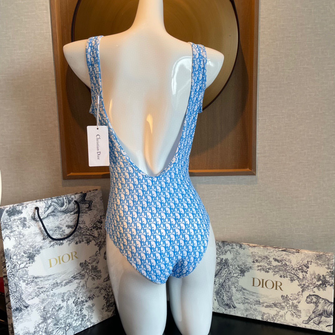 Dior迪奥新款连体式泳衣👙❤️😍🥰适合多种场景的游泳衣🏊‍♀️海边 游泳池 温泉 水上乐园 漂流都可以