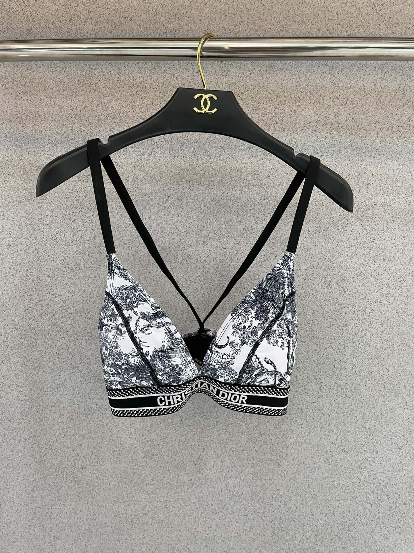 Dior迪奥新款分体式泳衣👙❤️😍🥰适合多种场景的游泳衣🏊‍♀️海边 游泳池 温泉 水上乐园 漂流都可以