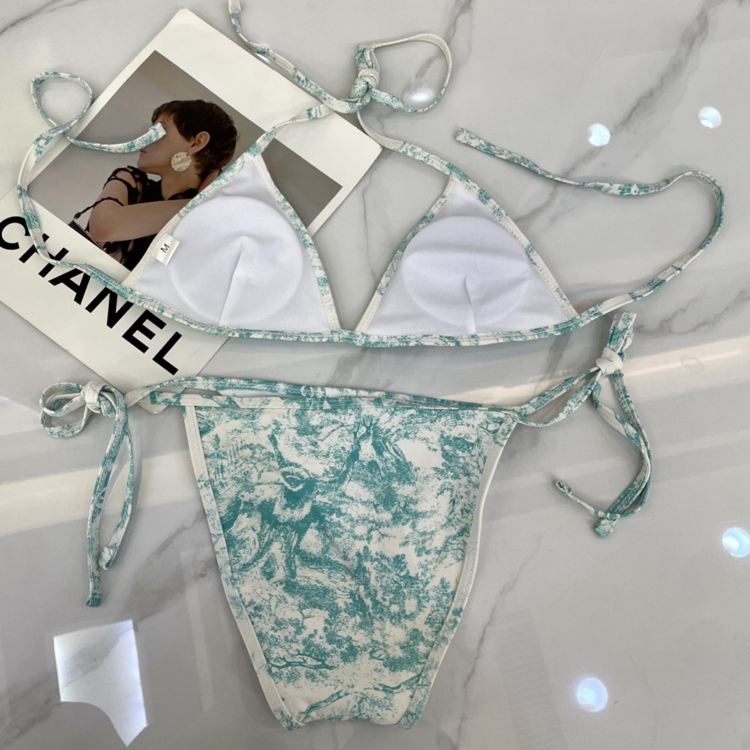 Dior迪奥新款分体式泳衣👙❤️😍🥰适合多种场景的游泳衣🏊‍♀️海边 游泳池 温泉 水上乐园 漂流都可以