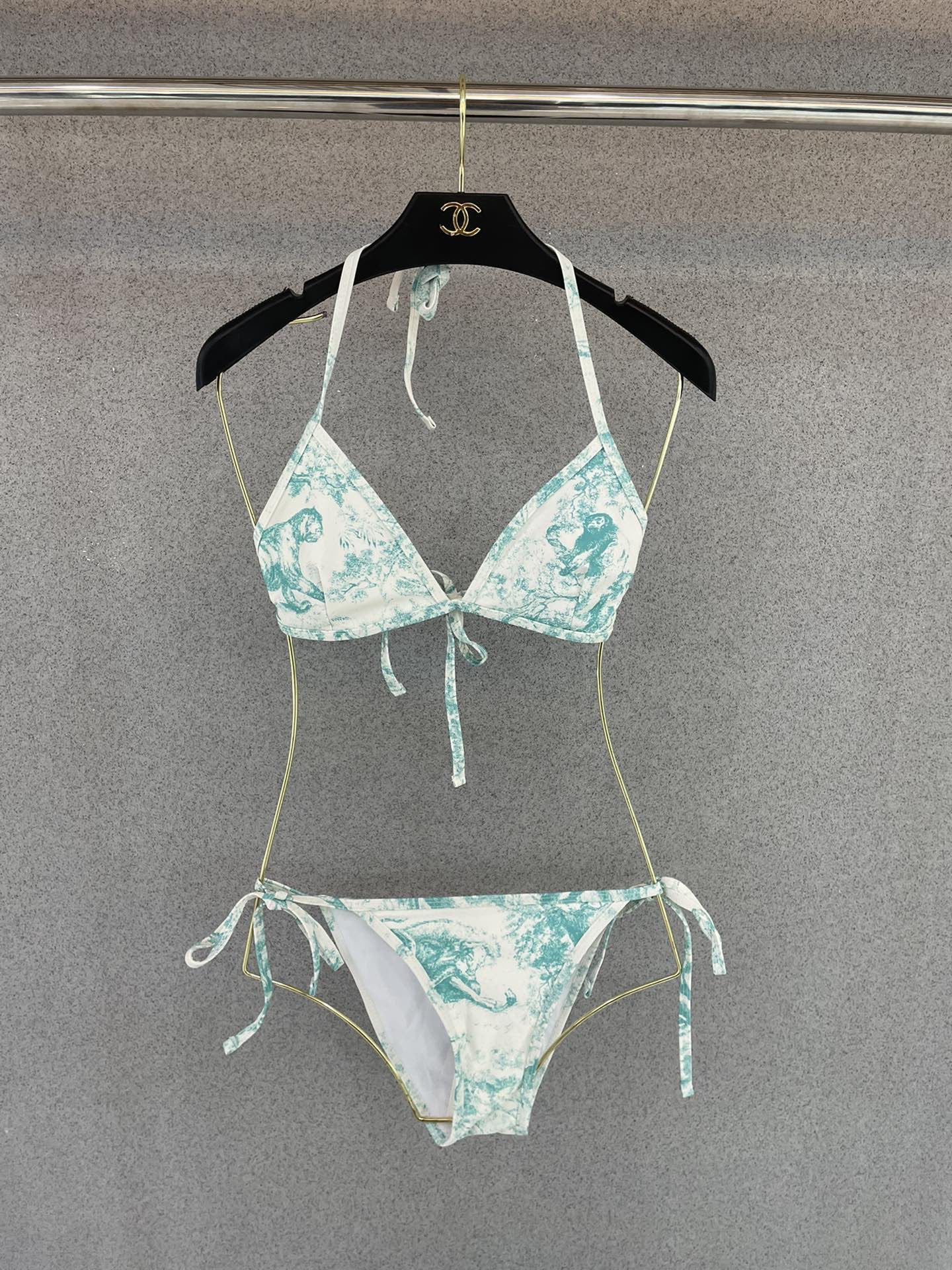 Dior迪奥新款分体式泳衣👙❤️😍🥰适合多种场景的游泳衣🏊‍♀️海边 游泳池 温泉 水上乐园 漂流都可以