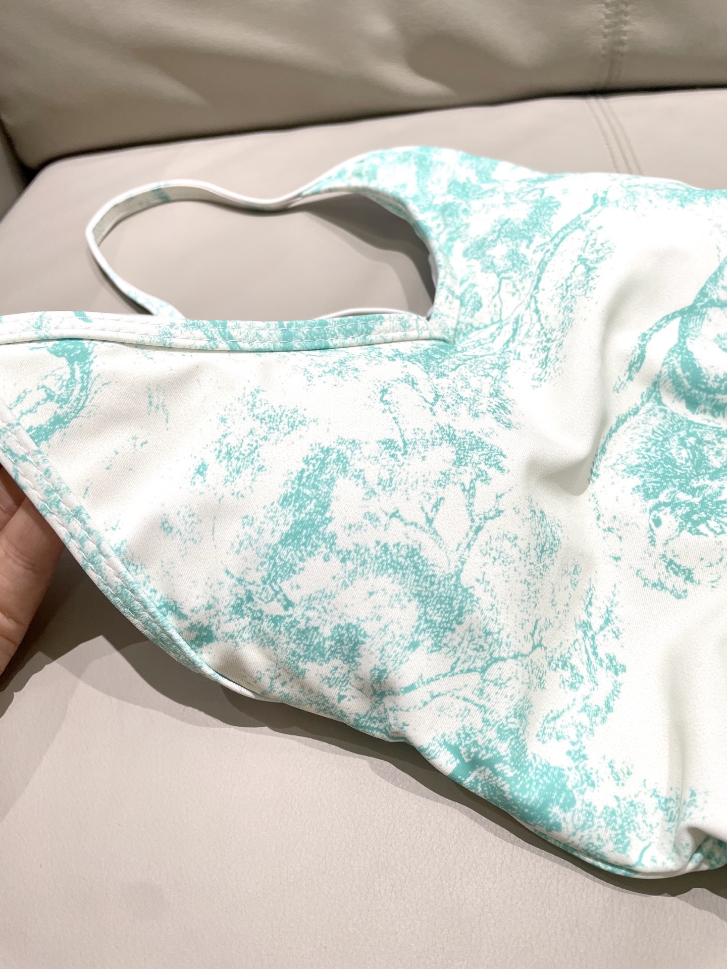 Dior迪奥新款连体式泳衣👙❤️😍🥰适合多种场景的游泳衣🏊‍♀️海边 游泳池 温泉 水上乐园 漂流都可以