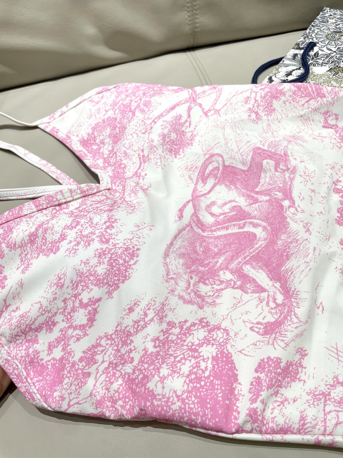 Dior迪奥新款分体式泳衣👙❤️😍🥰适合多种场景的游泳衣🏊‍♀️海边 游泳池 温泉 水上乐园 漂流都可以