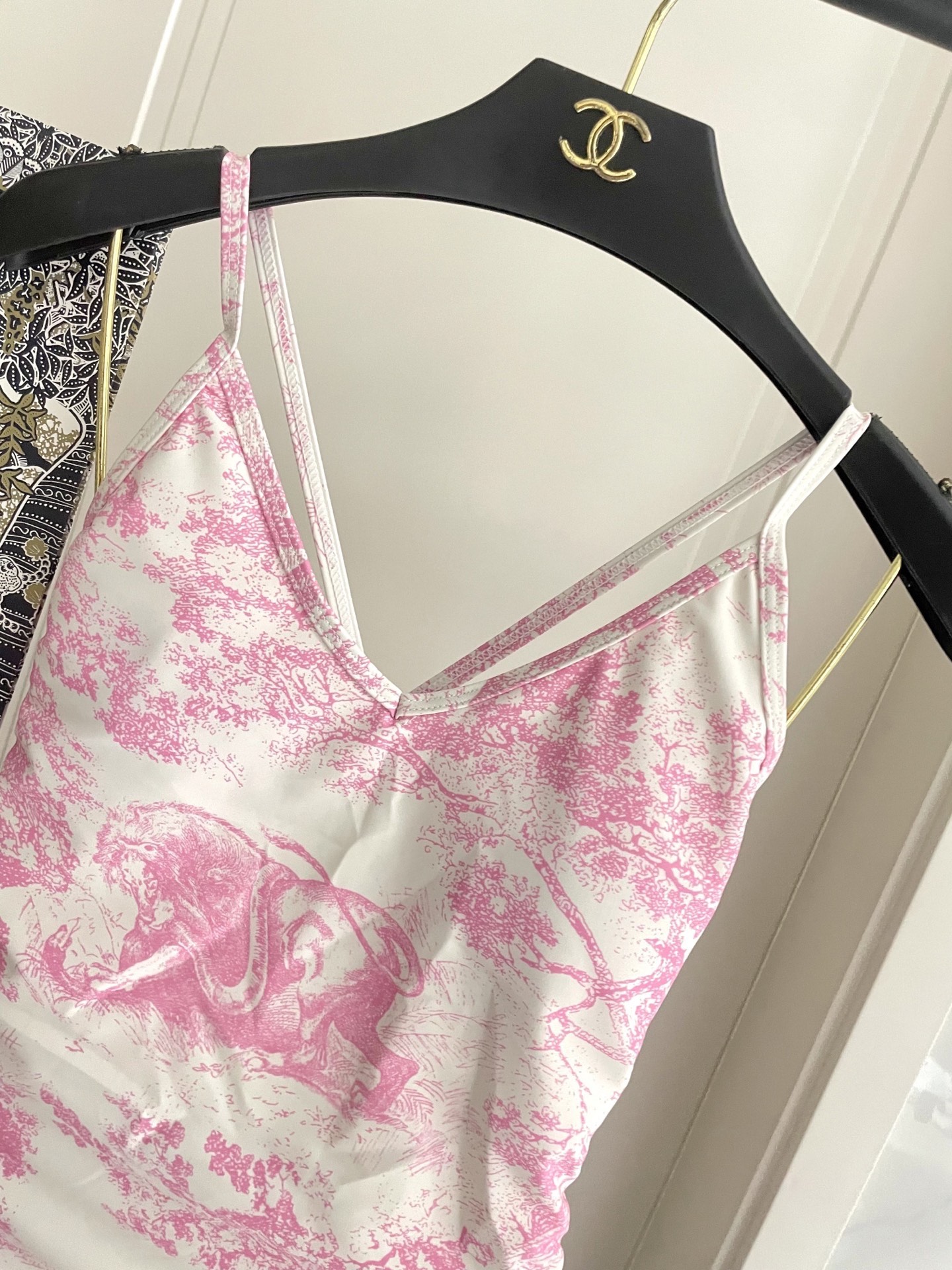 Dior迪奥新款分体式泳衣👙❤️😍🥰适合多种场景的游泳衣🏊‍♀️海边 游泳池 温泉 水上乐园 漂流都可以
