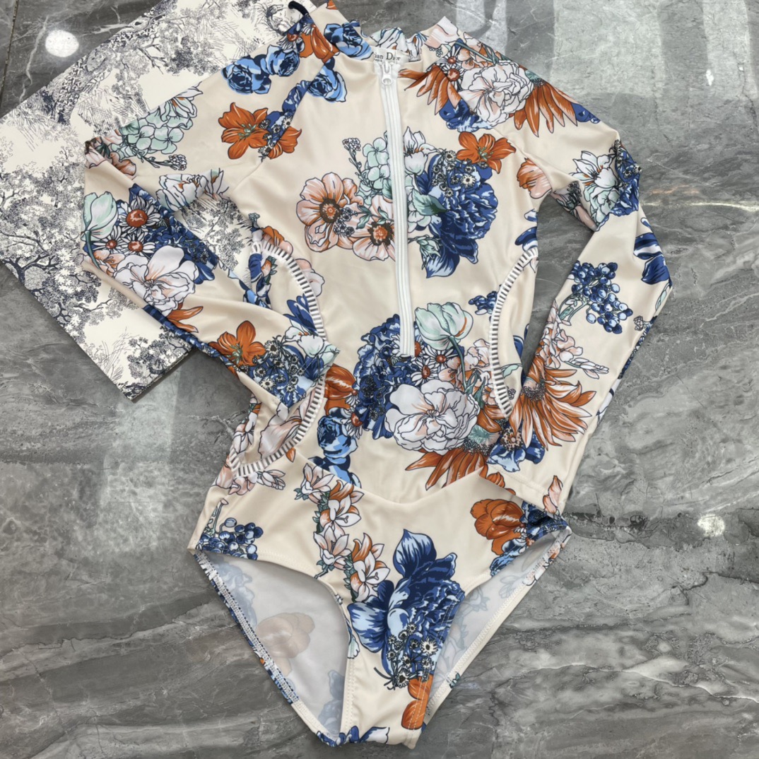 Dior新款露背拼色连体泳衣 简单大气 适合多种场景的游泳衣🏊‍♀️海边 游泳池 温泉 水上乐园 漂流都
