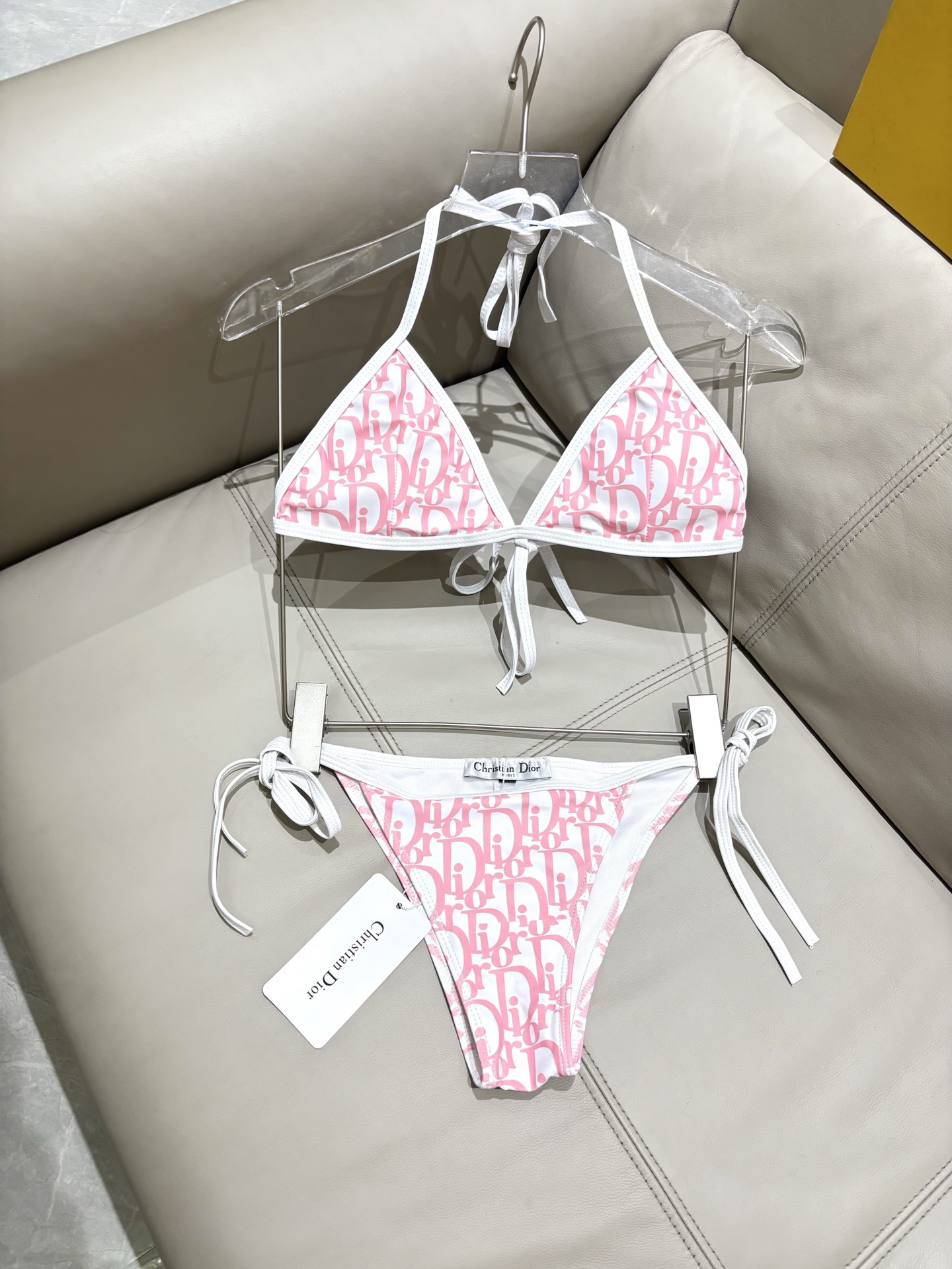迪奥比基尼😍🥰适合多种场景的游泳衣🏊‍♀️海边 游泳池 温泉 水上乐园 漂流都可以😌内搭也完全可以 连体