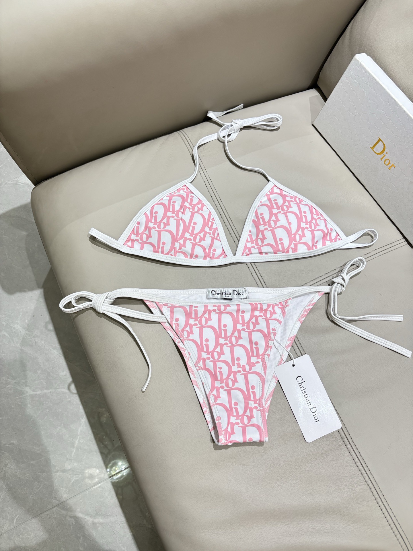 迪奥比基尼😍🥰适合多种场景的游泳衣🏊‍♀️海边 游泳池 温泉 水上乐园 漂流都可以😌内搭也完全可以 连体